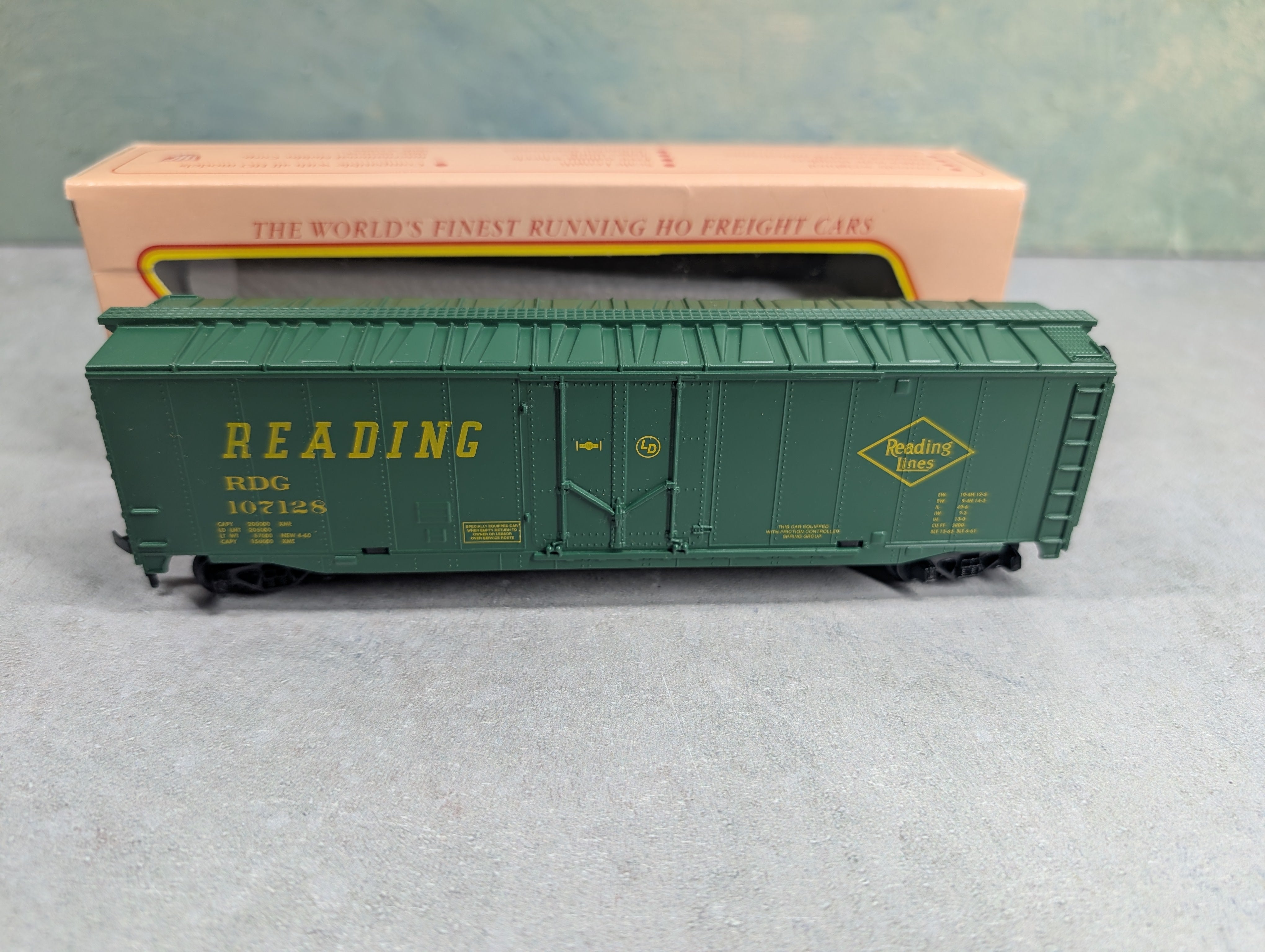 USED IHC HO Scale 50' Box Car Reading RDG #107128