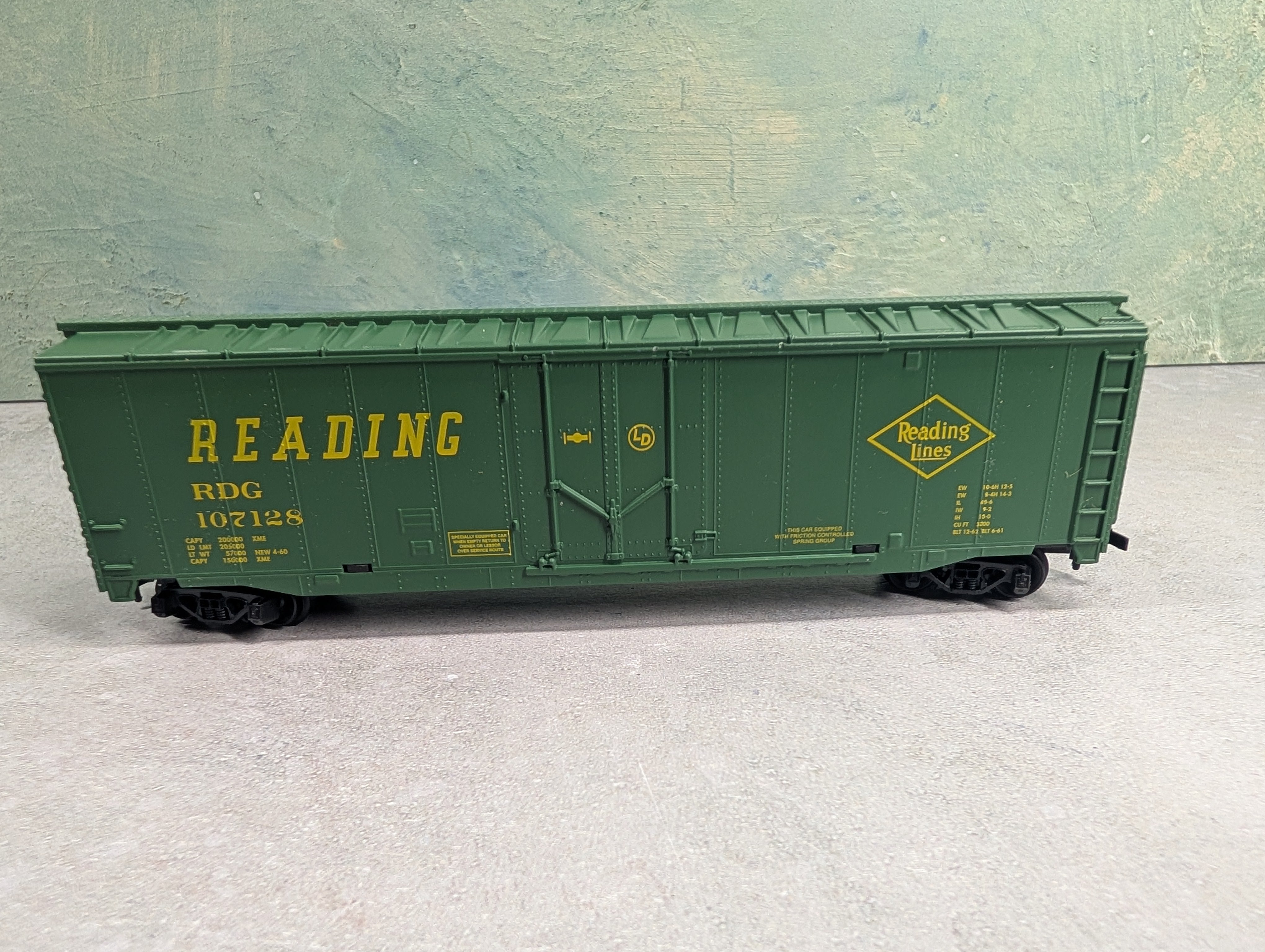 USED IHC HO Scale 50' Box Car Reading RDG #107128