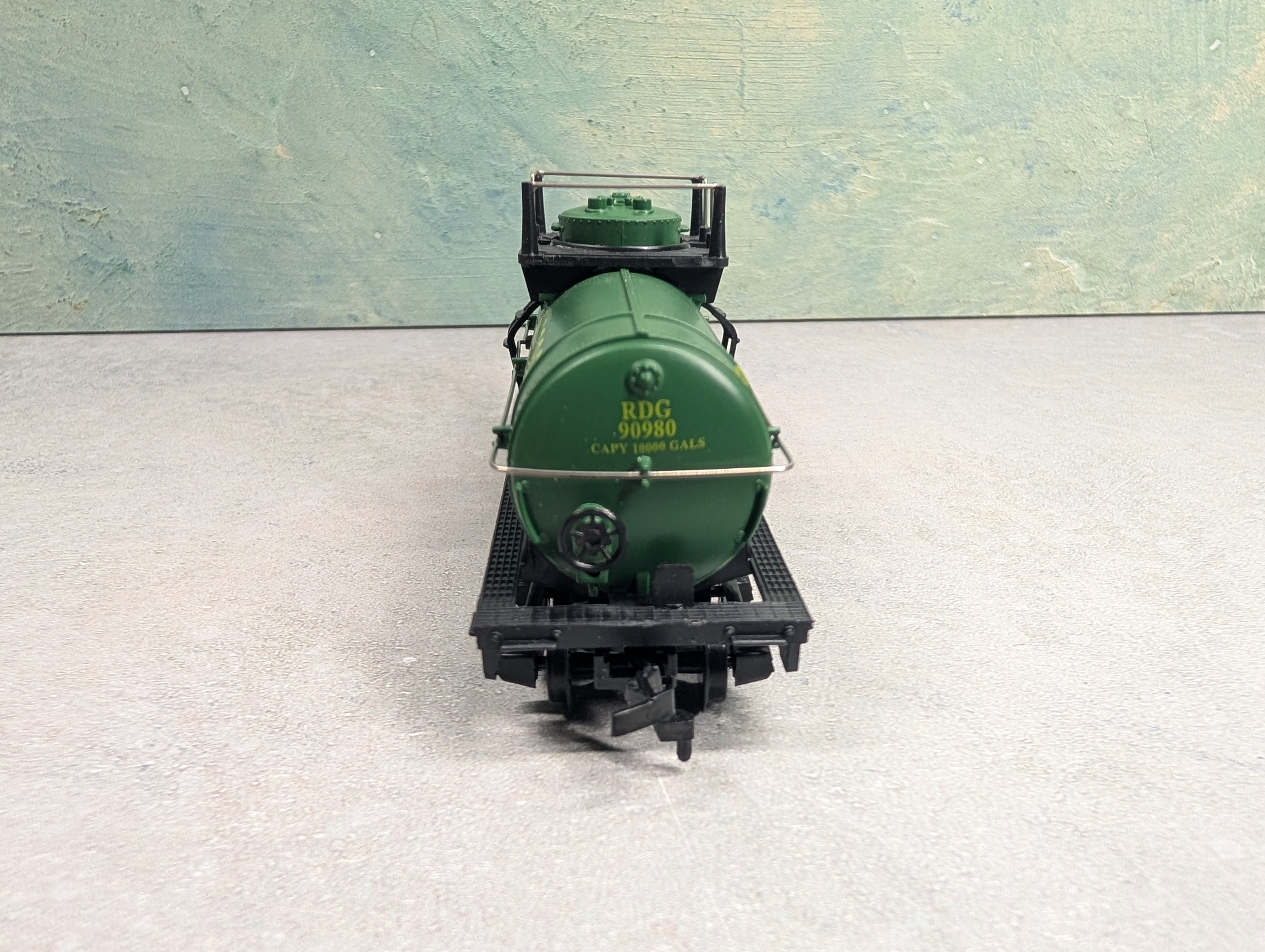 USED IHC HO Scale Tank Car Reading #90980