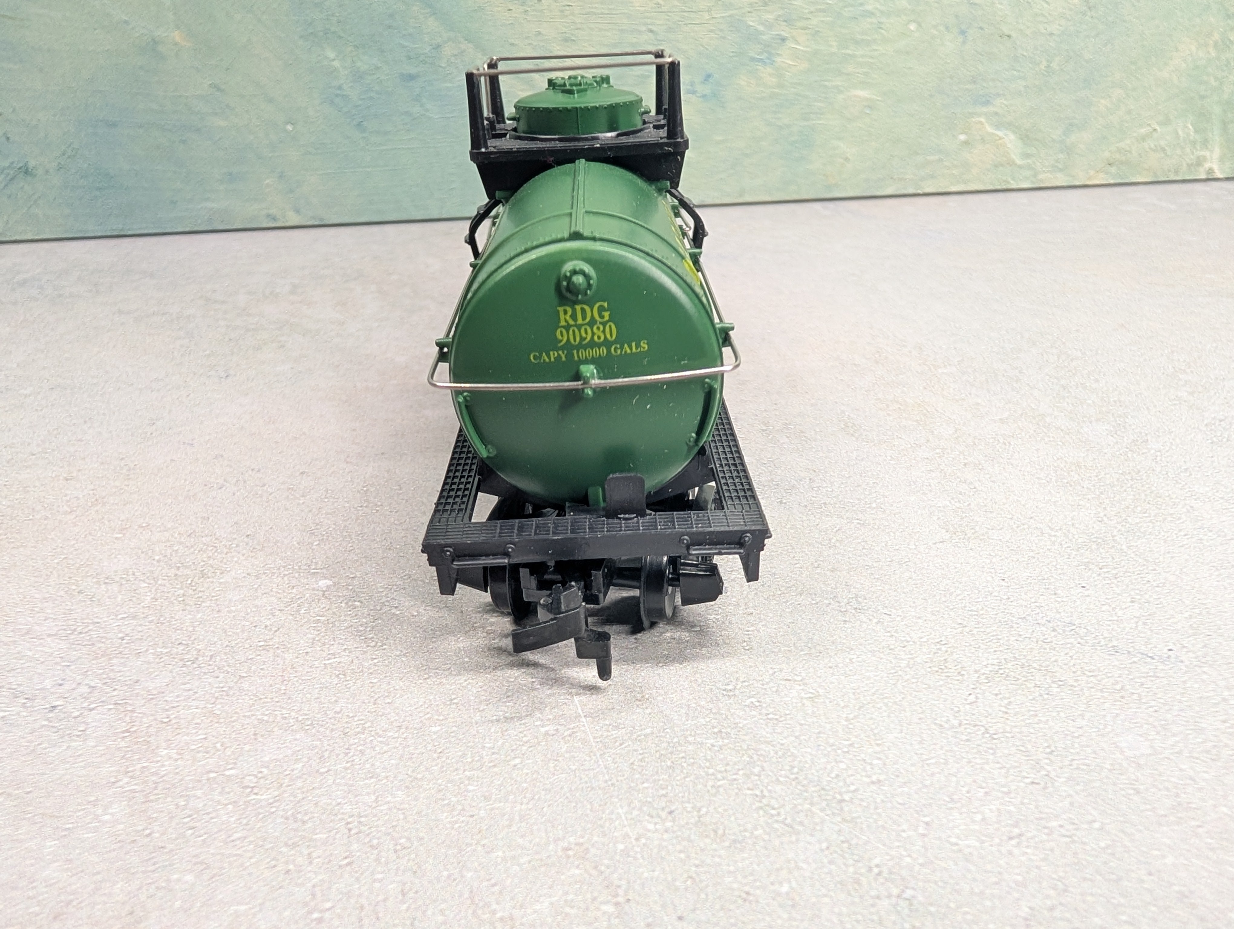 USED IHC HO Scale Tank Car Reading #90980