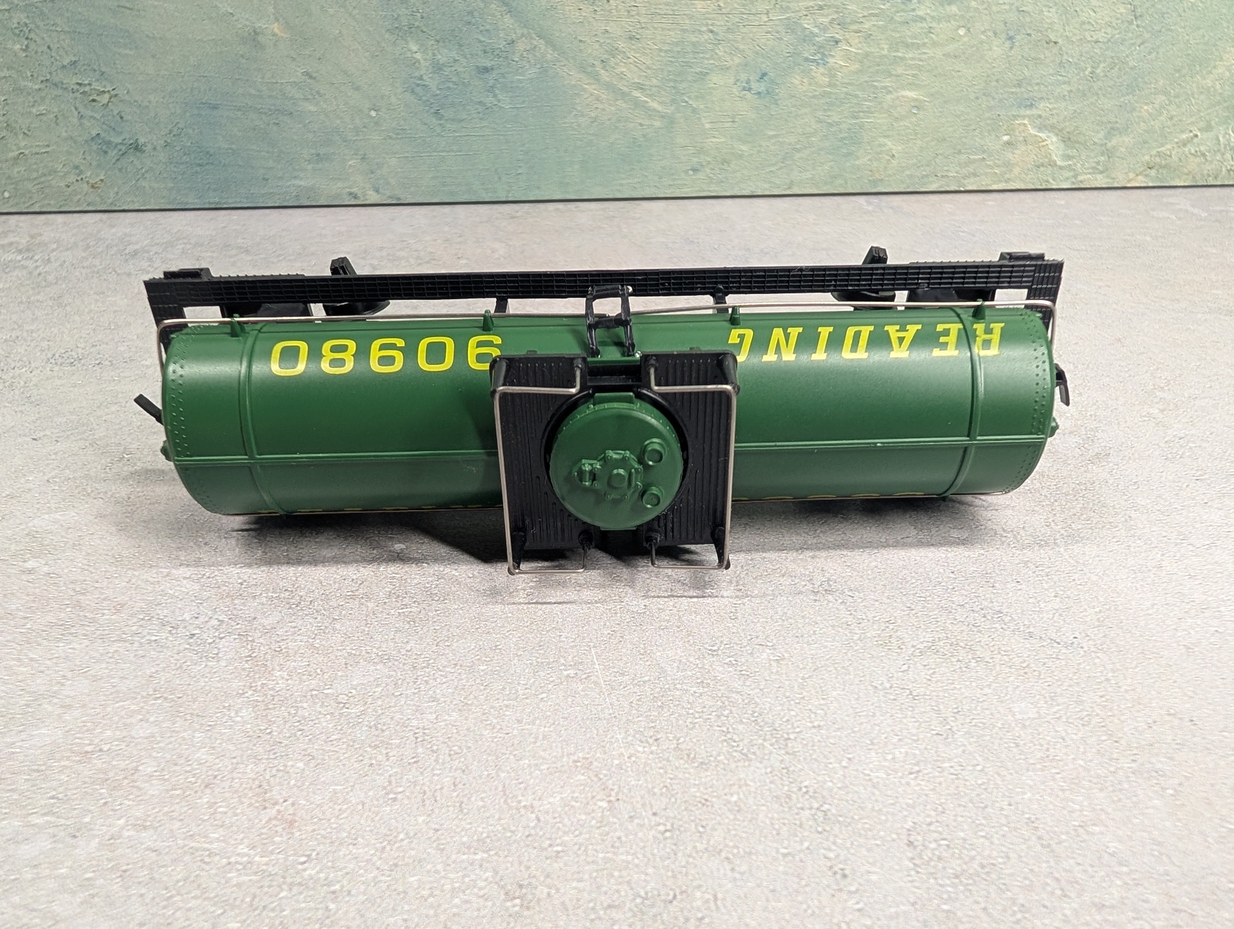 USED IHC HO Scale Tank Car Reading #90980