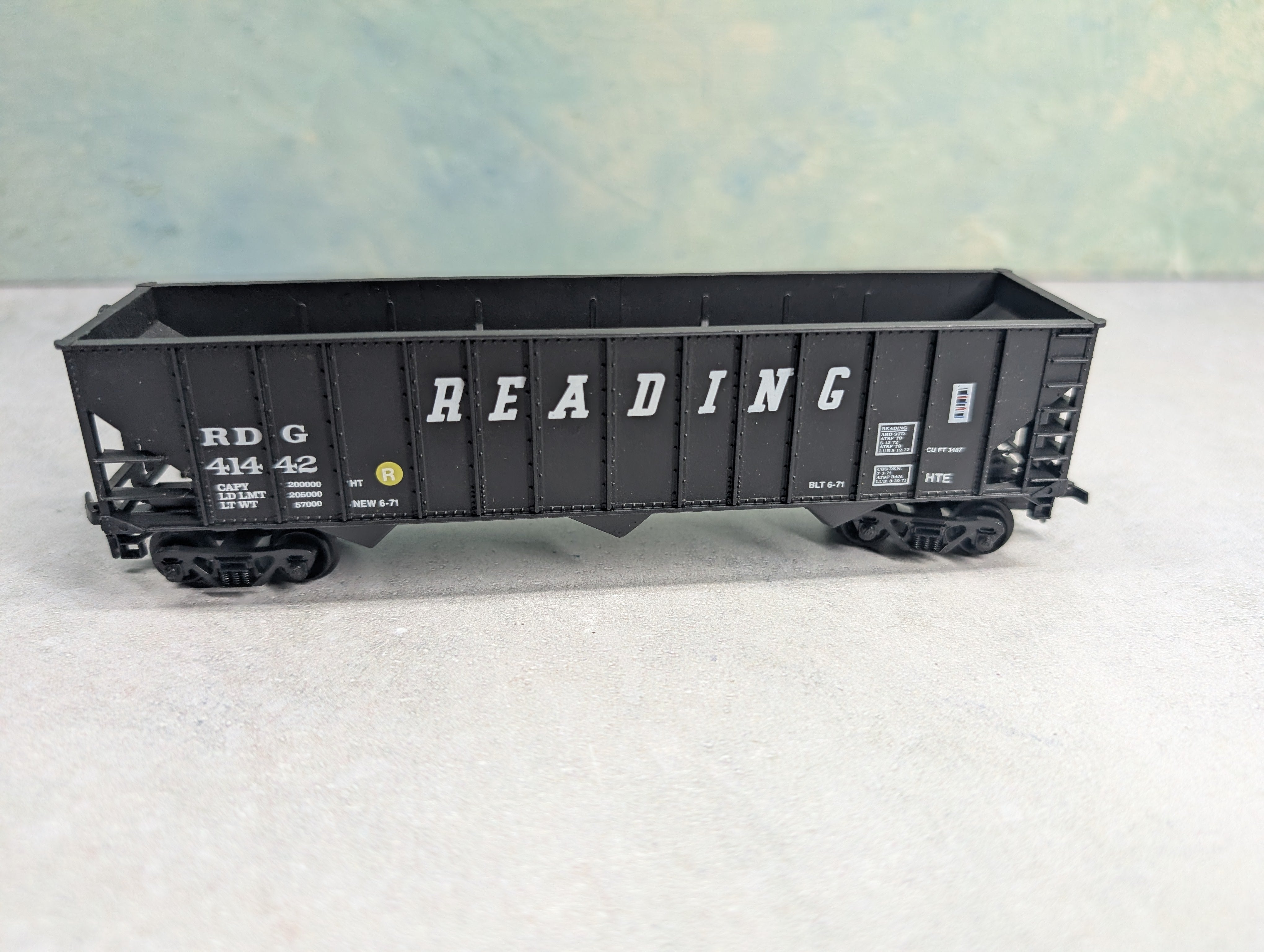 USED Bev-Bel HO Scale 100 Ton Hopper Reading RDG #41442