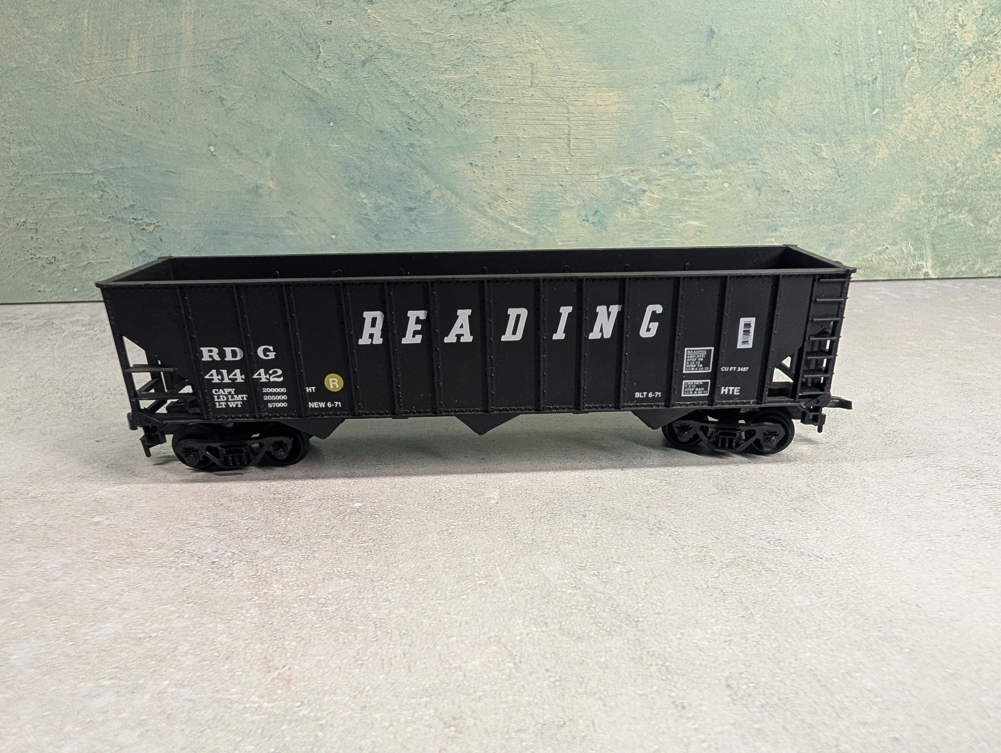 USED Bev-Bel HO Scale 100 Ton Hopper Reading RDG #41442