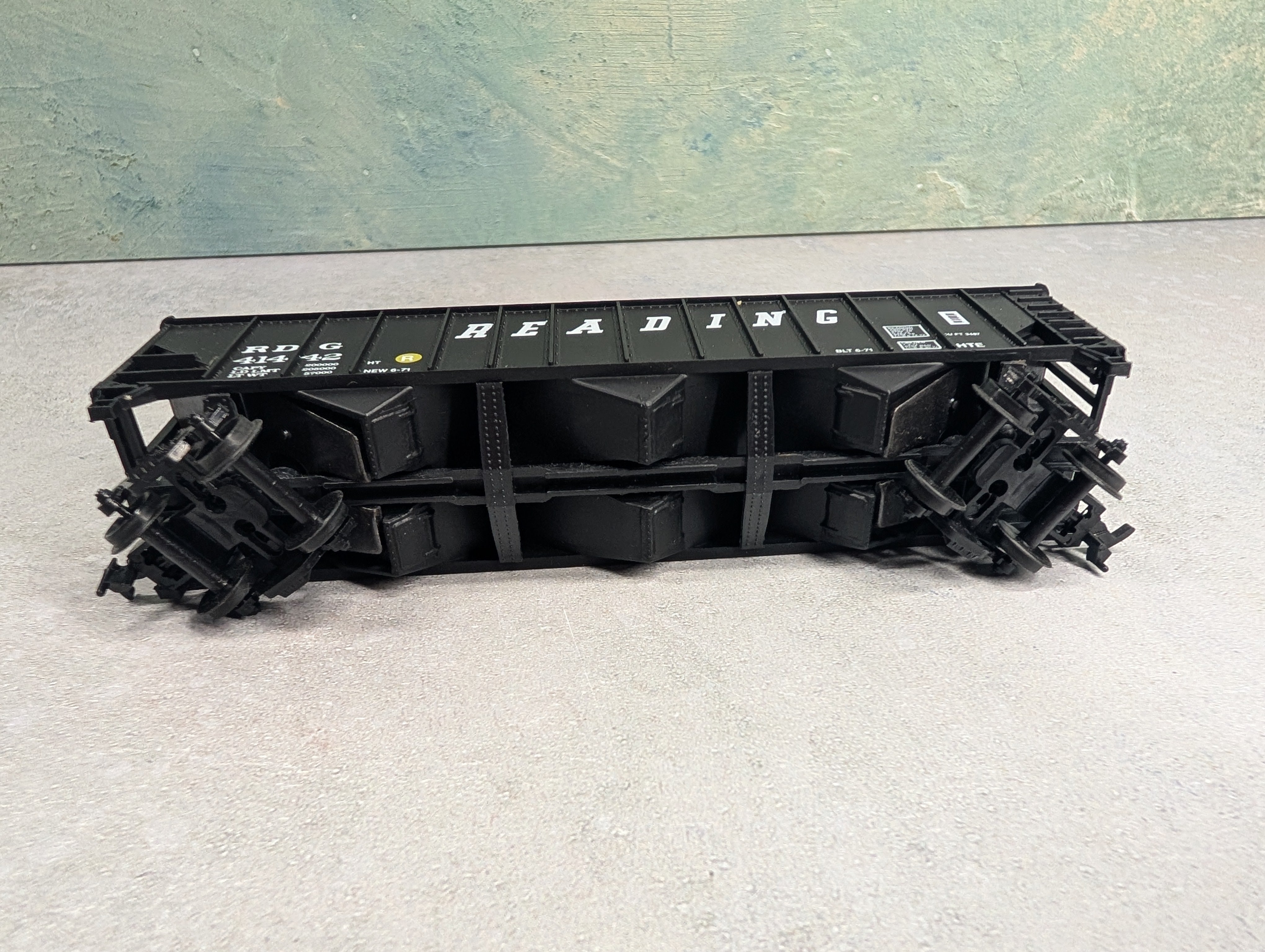 USED Bev-Bel HO Scale 100 Ton Hopper Reading RDG #41442