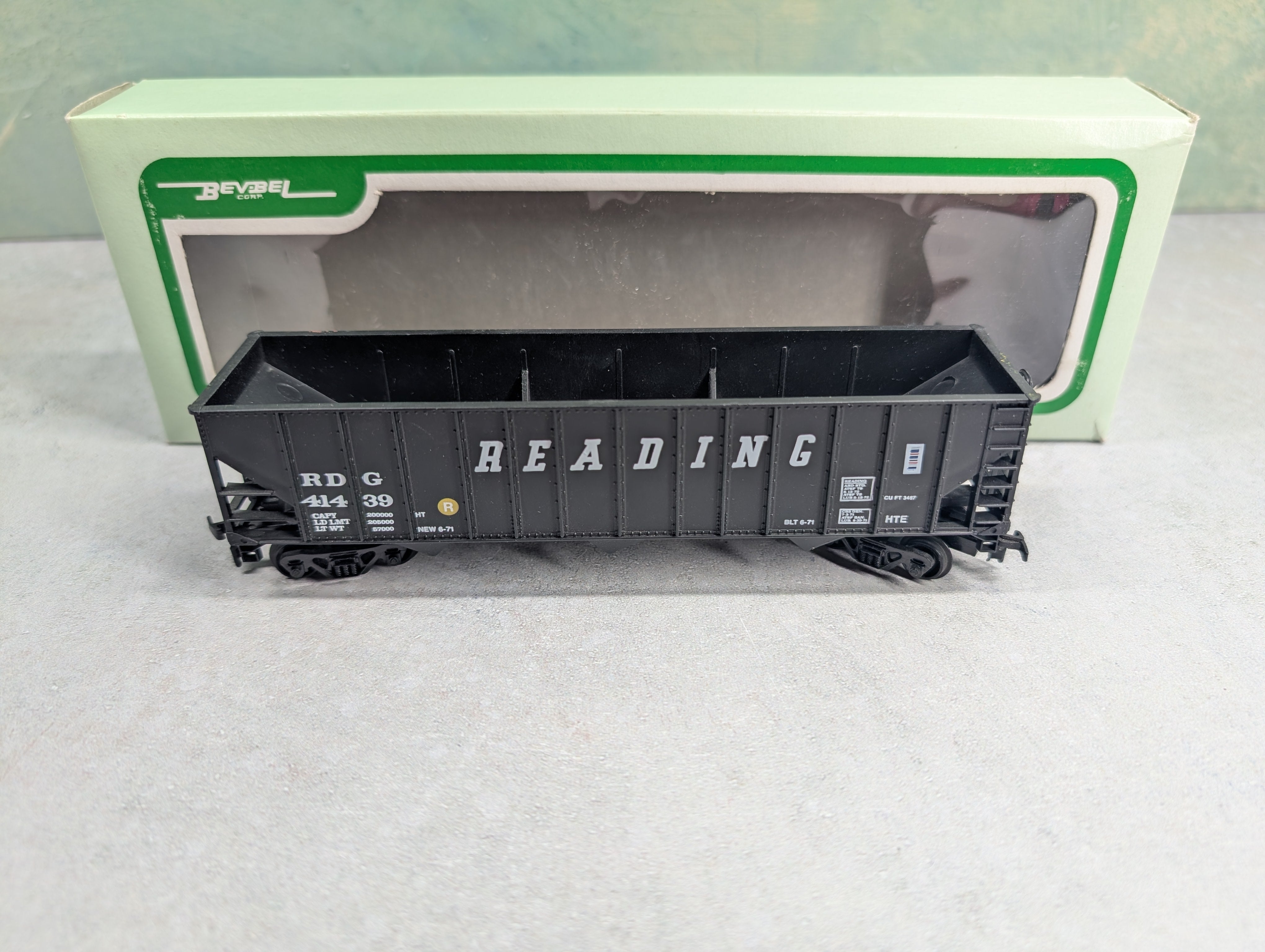 USED Bev-Bel HO Scale 100 Ton Hopper Reading RDG #41439