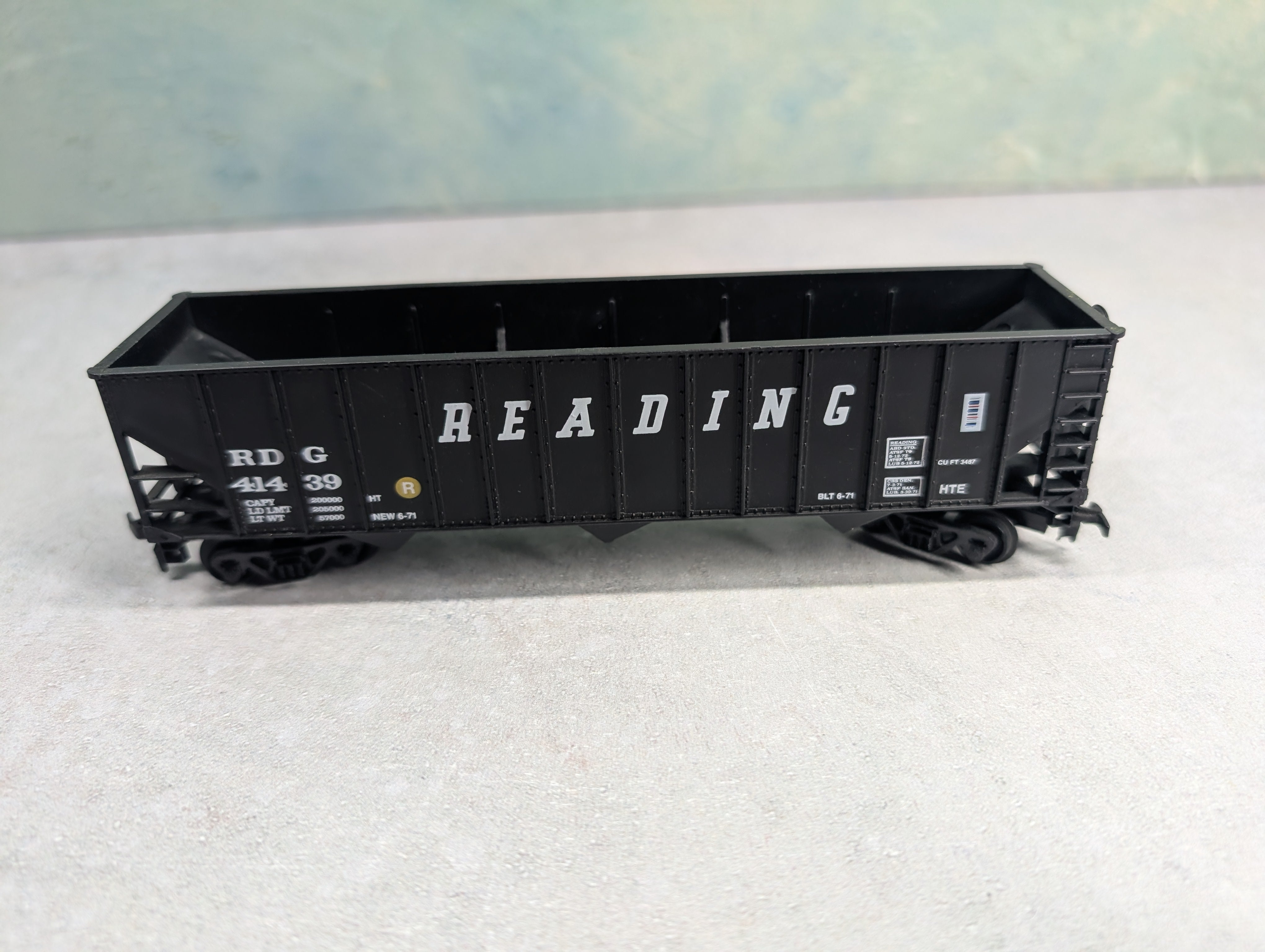 USED Bev-Bel HO Scale 100 Ton Hopper Reading RDG #41439