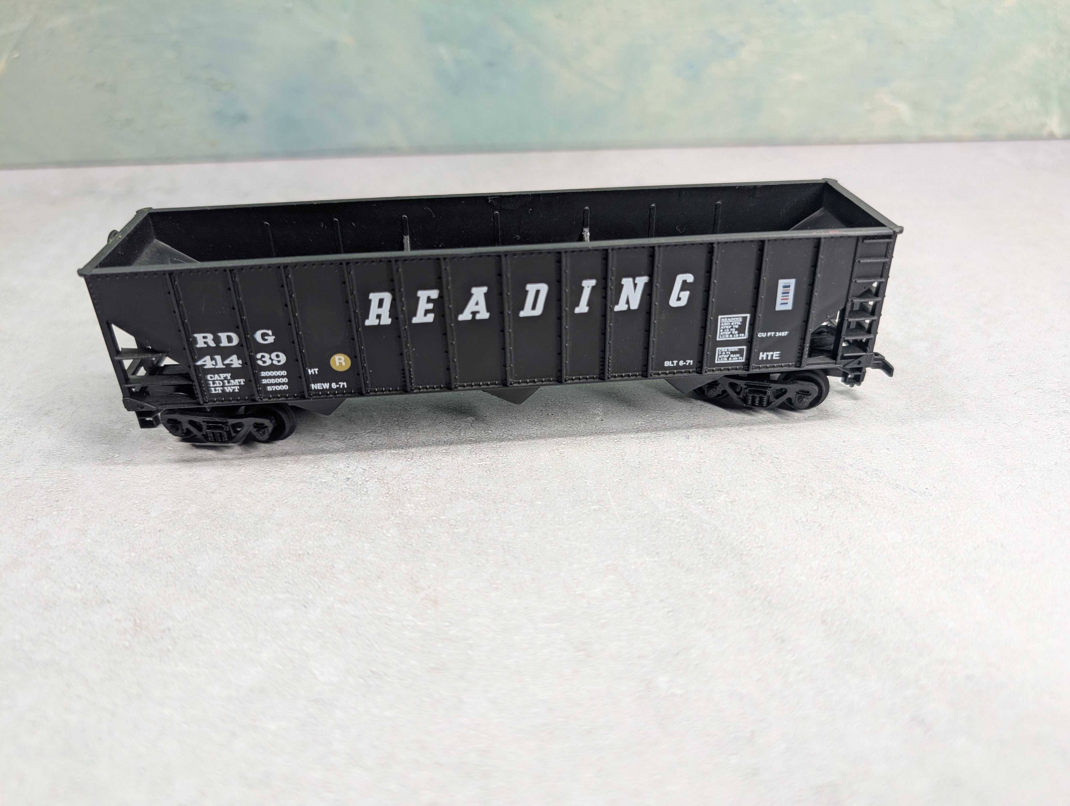 USED Bev-Bel HO Scale 100 Ton Hopper Reading RDG #41439