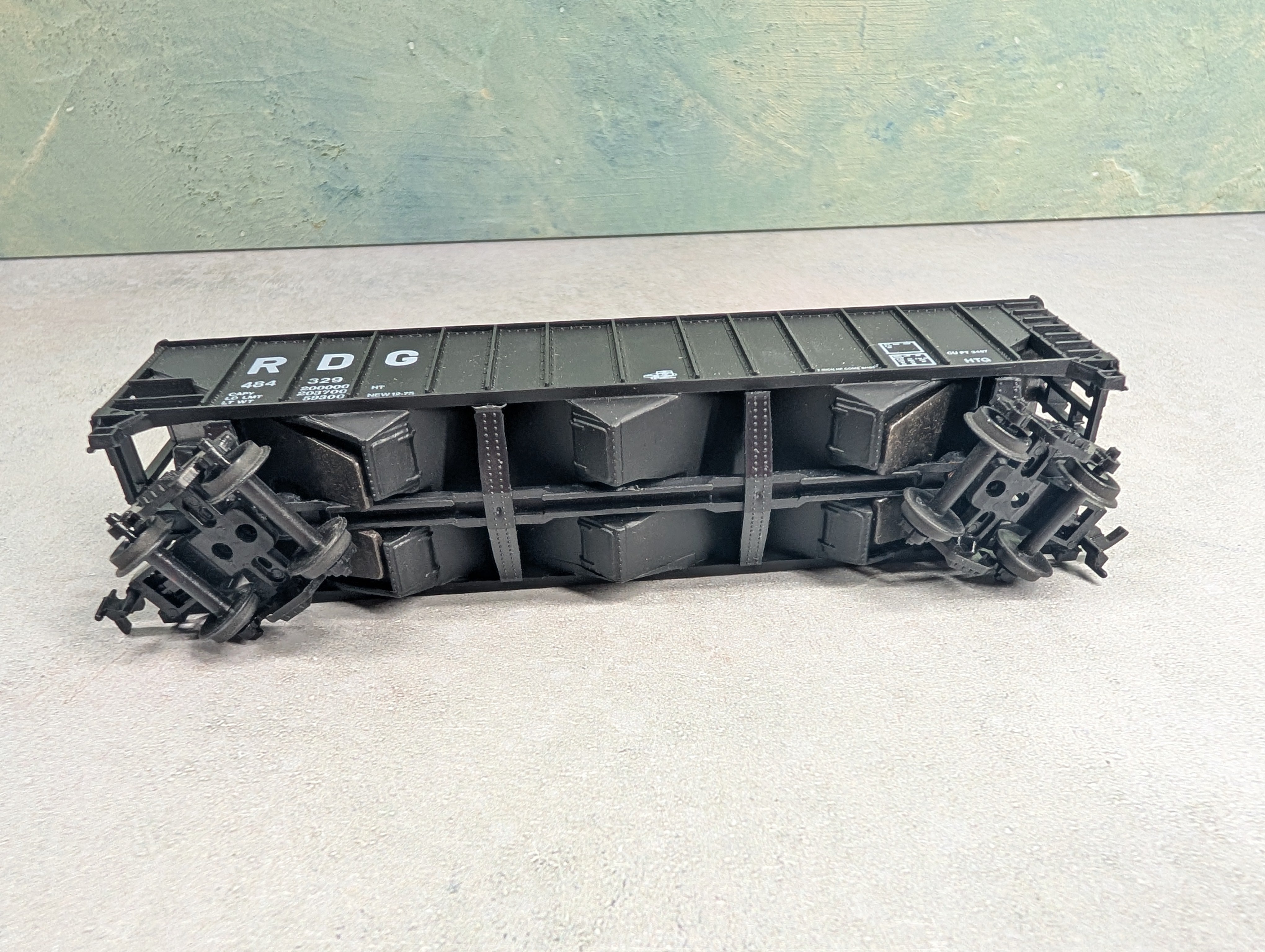 USED Bev-Bel HO Scale 100 Ton Hopper Reading RDG #484329