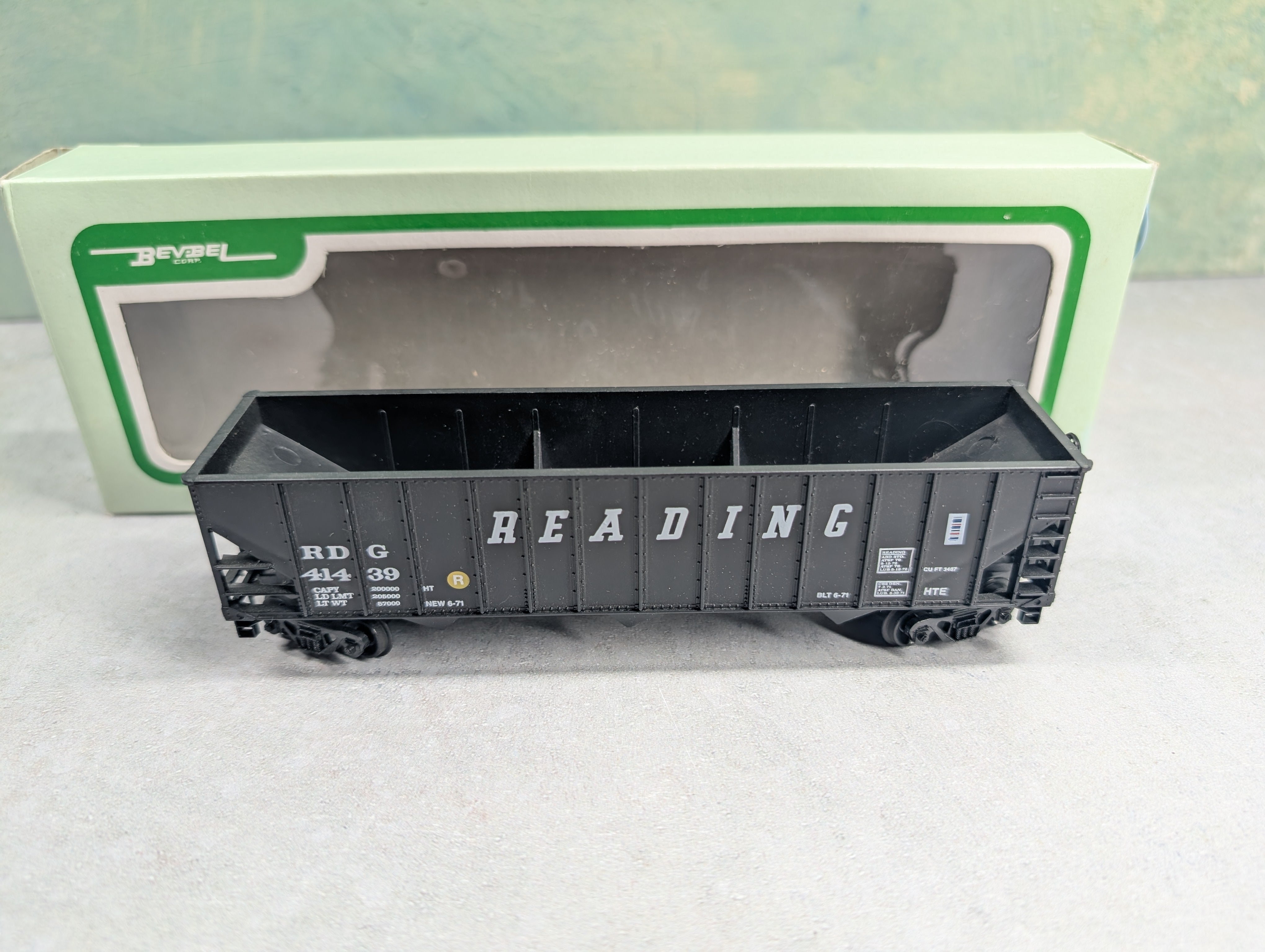 USED Bev-Bel HO Scale 100 Ton Hopper Reading RDG #41439