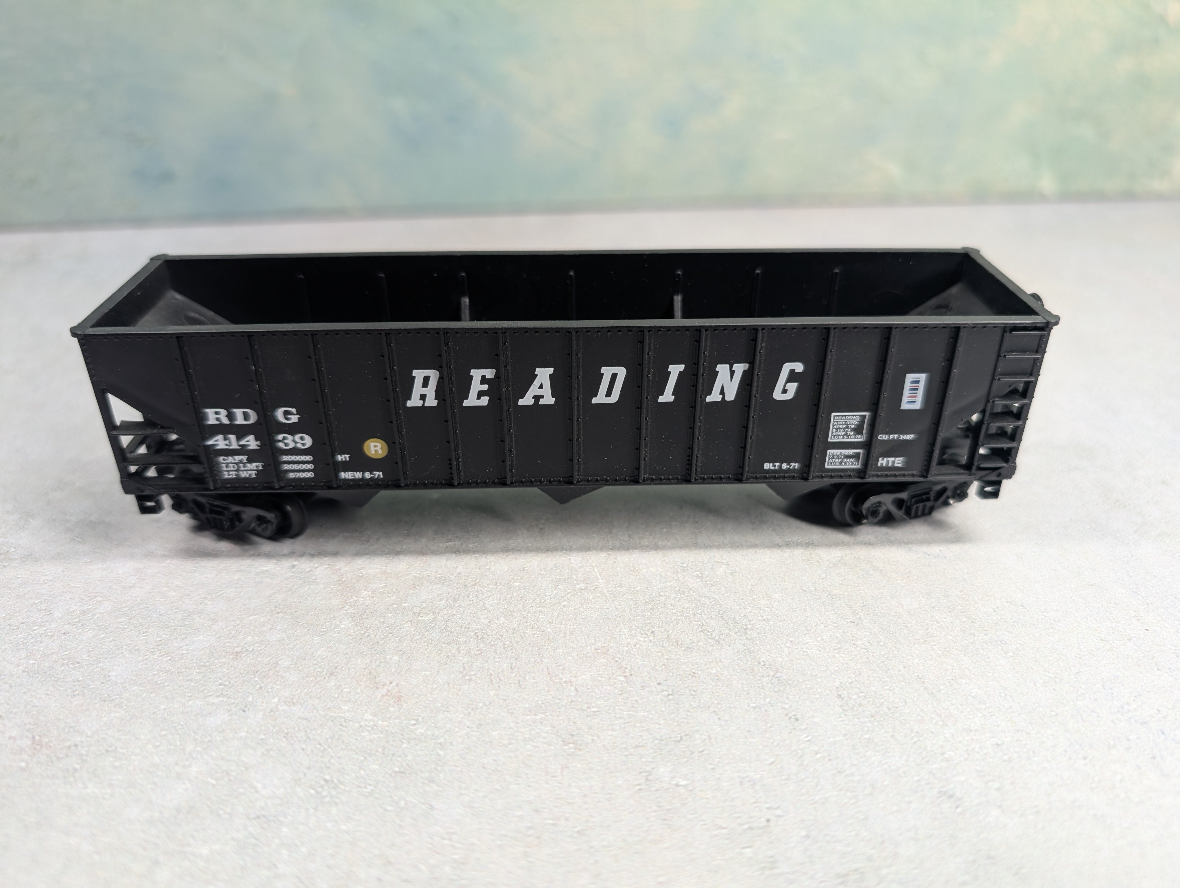 USED Bev-Bel HO Scale 100 Ton Hopper Reading RDG #41439