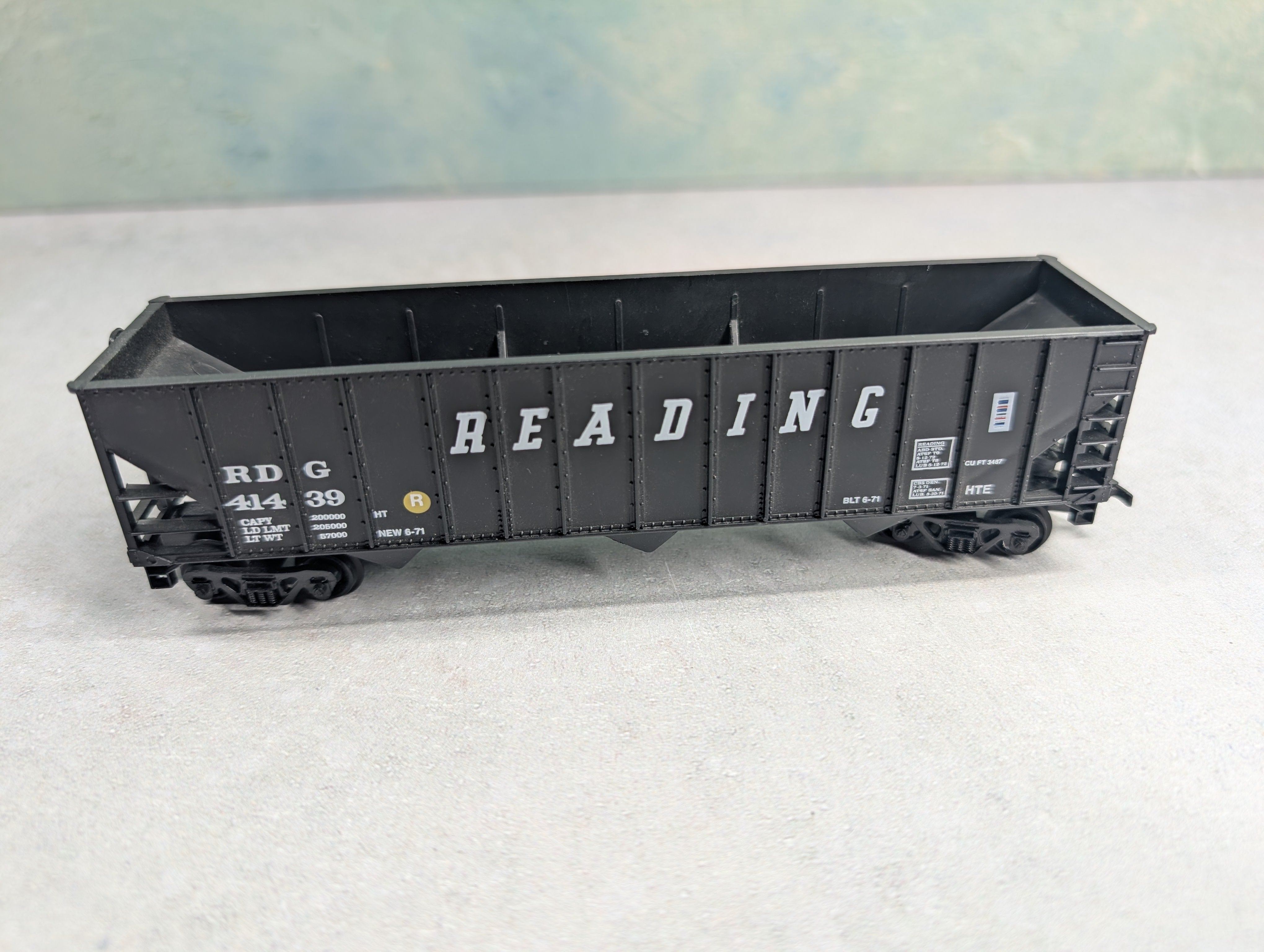 USED Bev-Bel HO Scale 100 Ton Hopper Reading RDG #41439