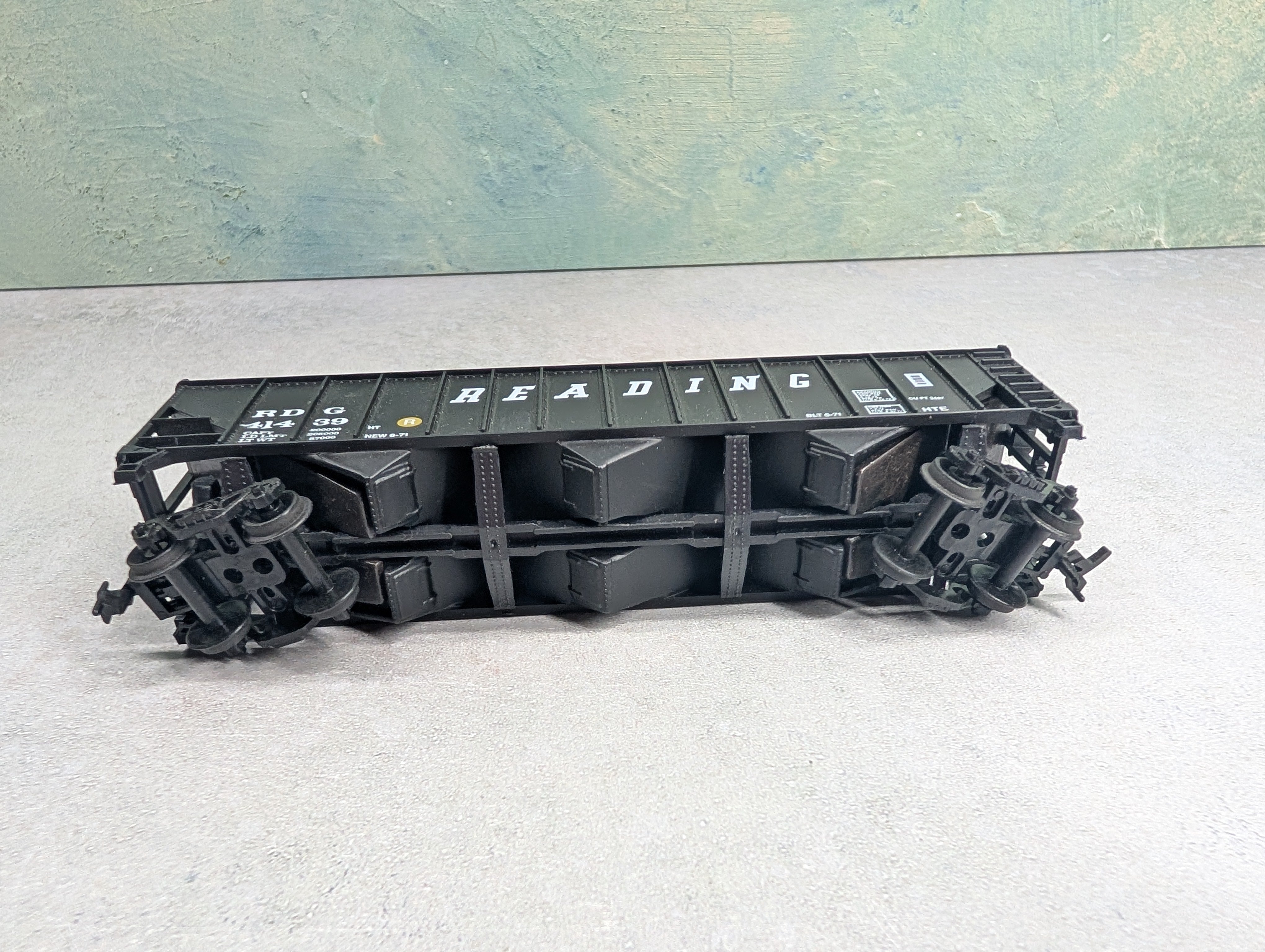 USED Bev-Bel HO Scale 100 Ton Hopper Reading RDG #41439