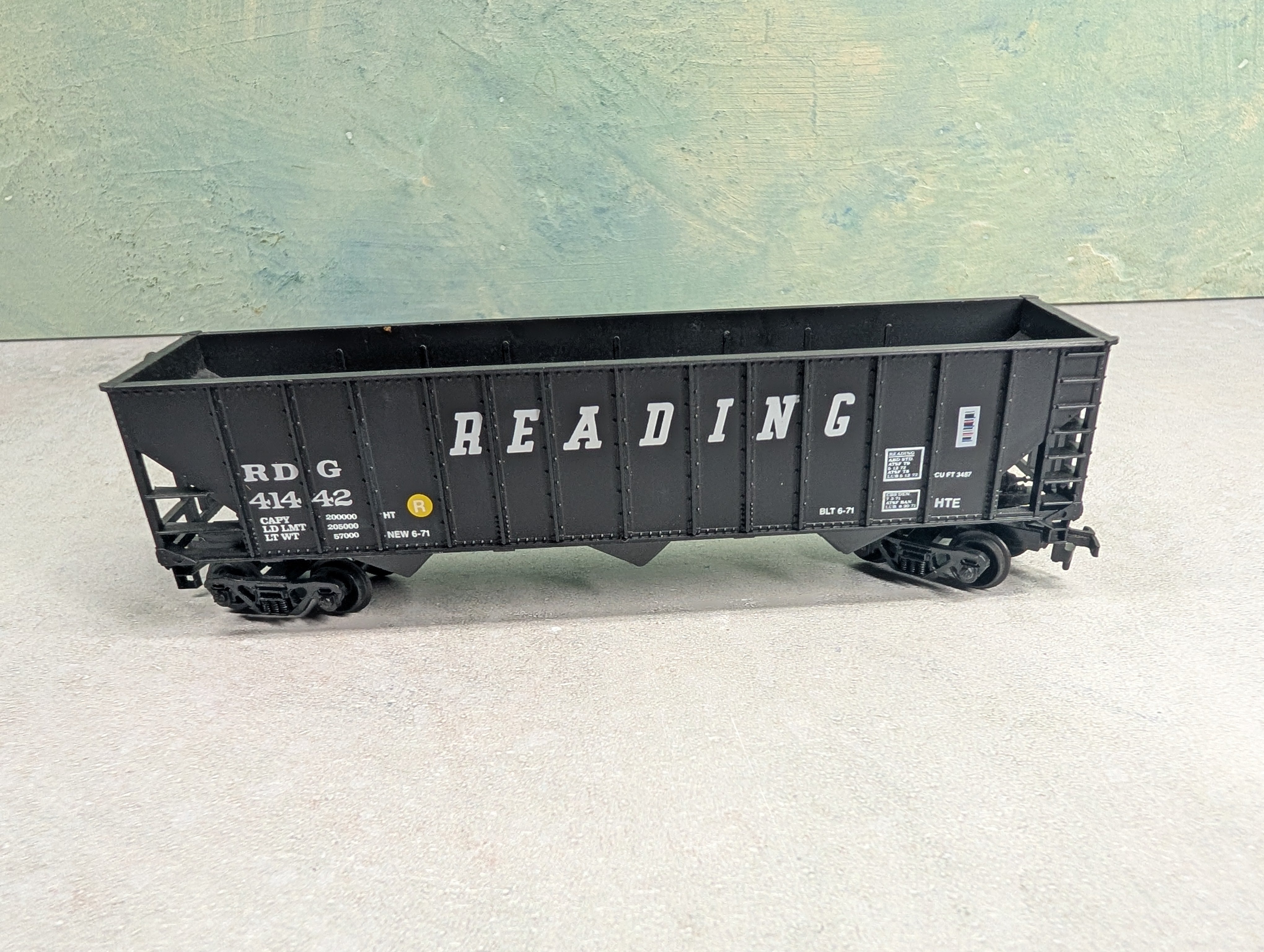 USED Bev-Bel HO Scale 100 Ton Hopper Reading RDG #41442