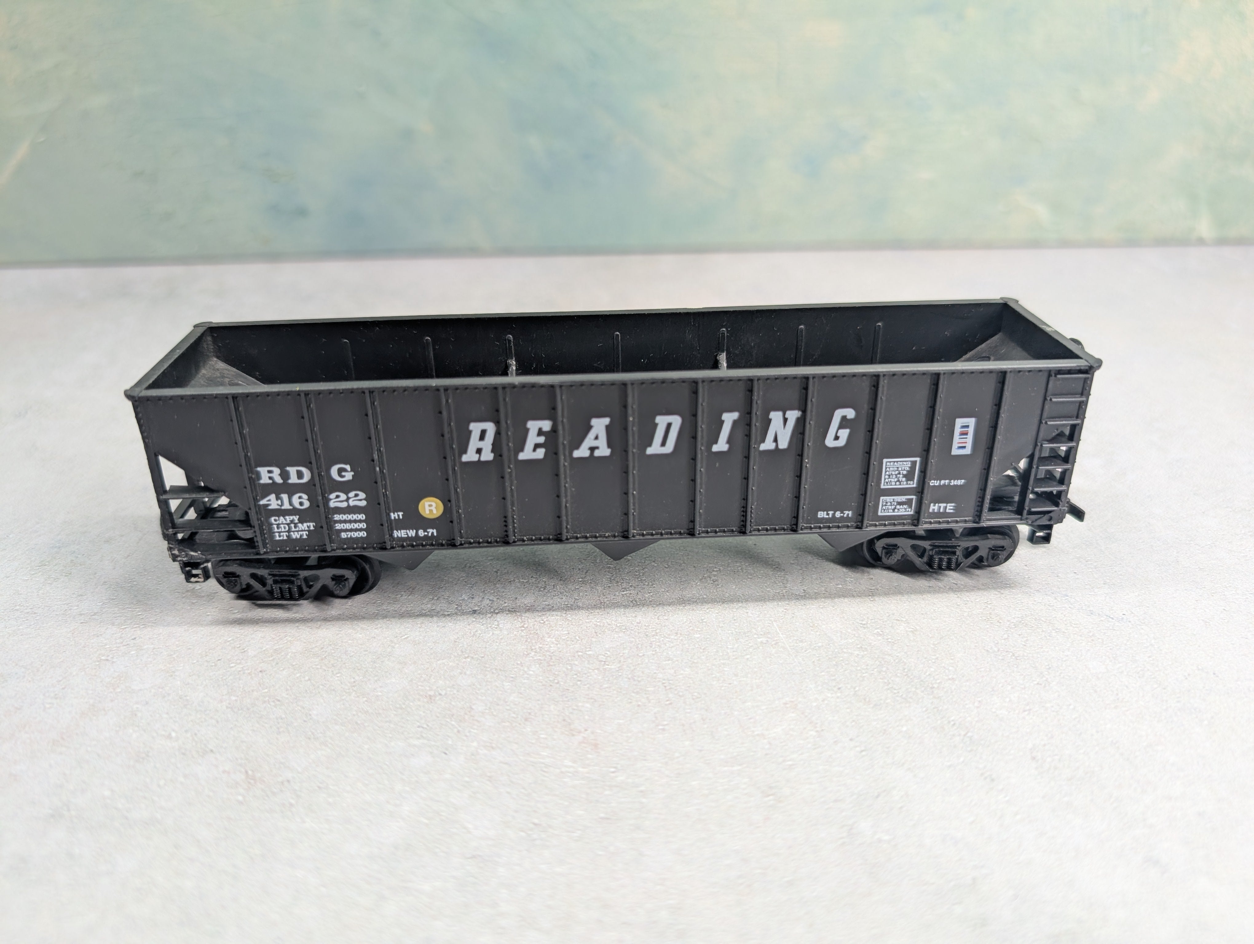 USED Bev-Bel HO Scale 100 Ton Hopper Reading RDG #41422