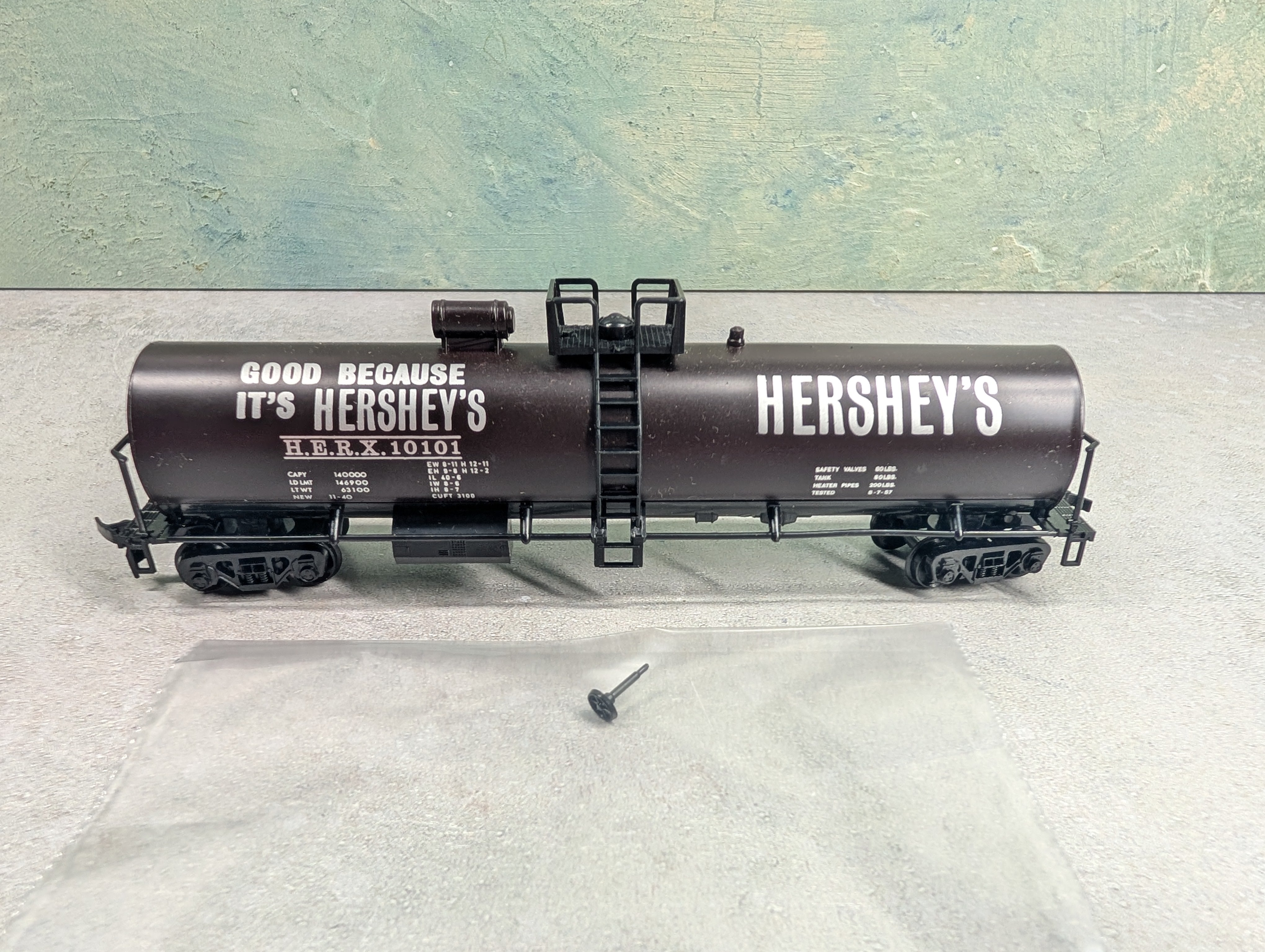 USED IHC HO Scale Tank Car Hershey Chocolate HERX #10101