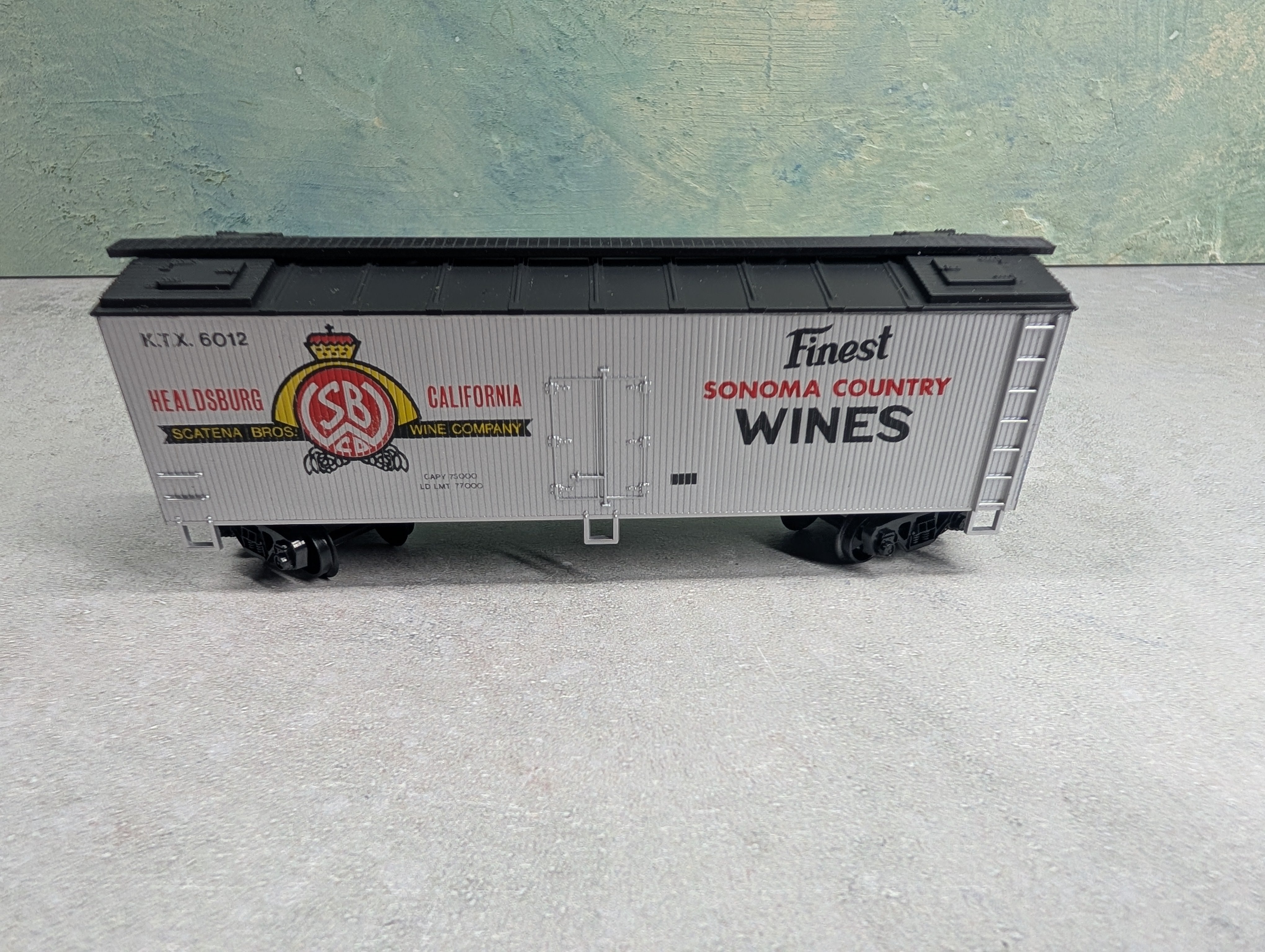 USED IHC HO Scale Wooden Billboard Box Car Sonoma Country Wines KTX #6012