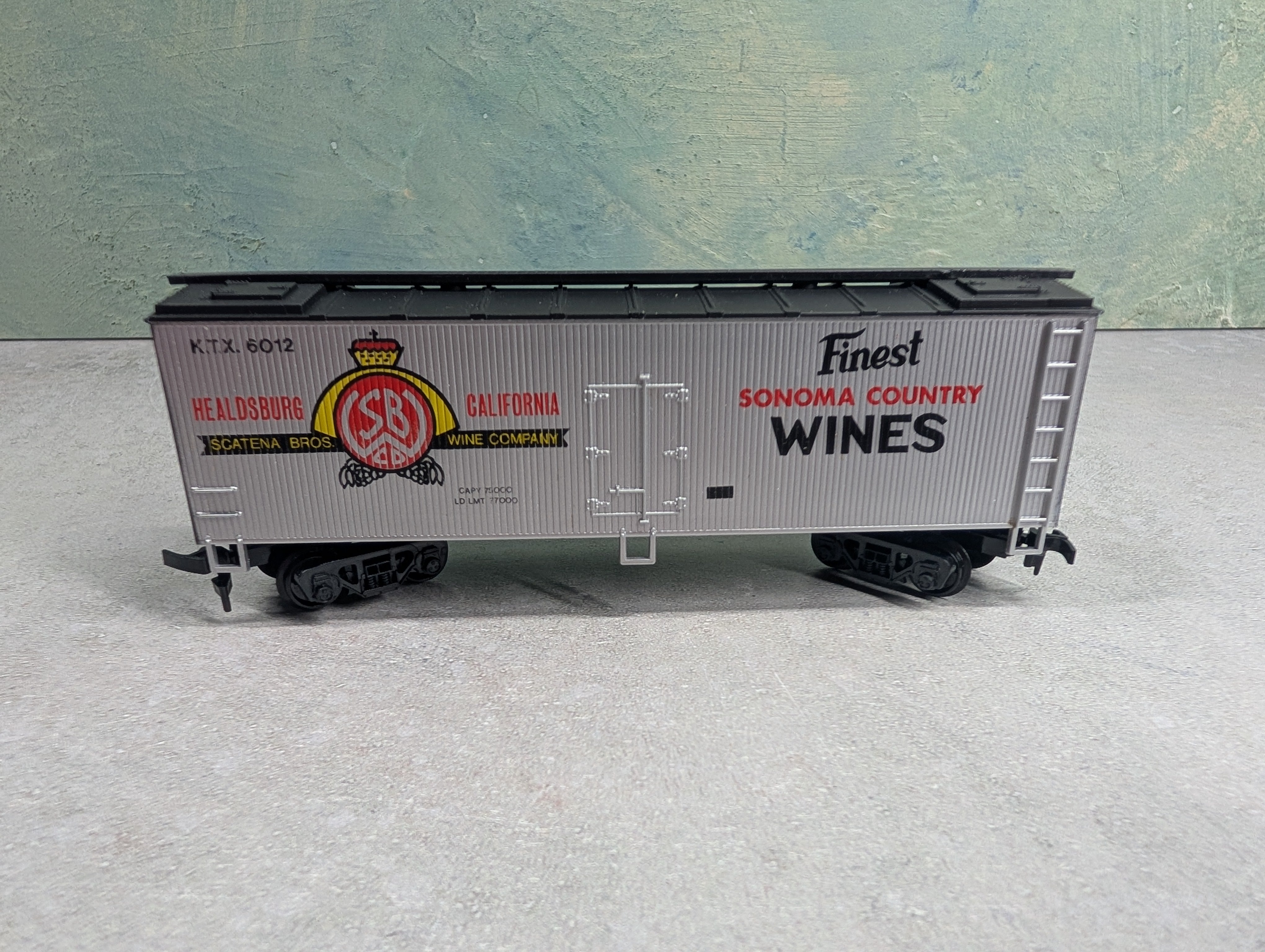 USED IHC HO Scale Wooden Billboard Box Car Sonoma Country Wines KTX #6012