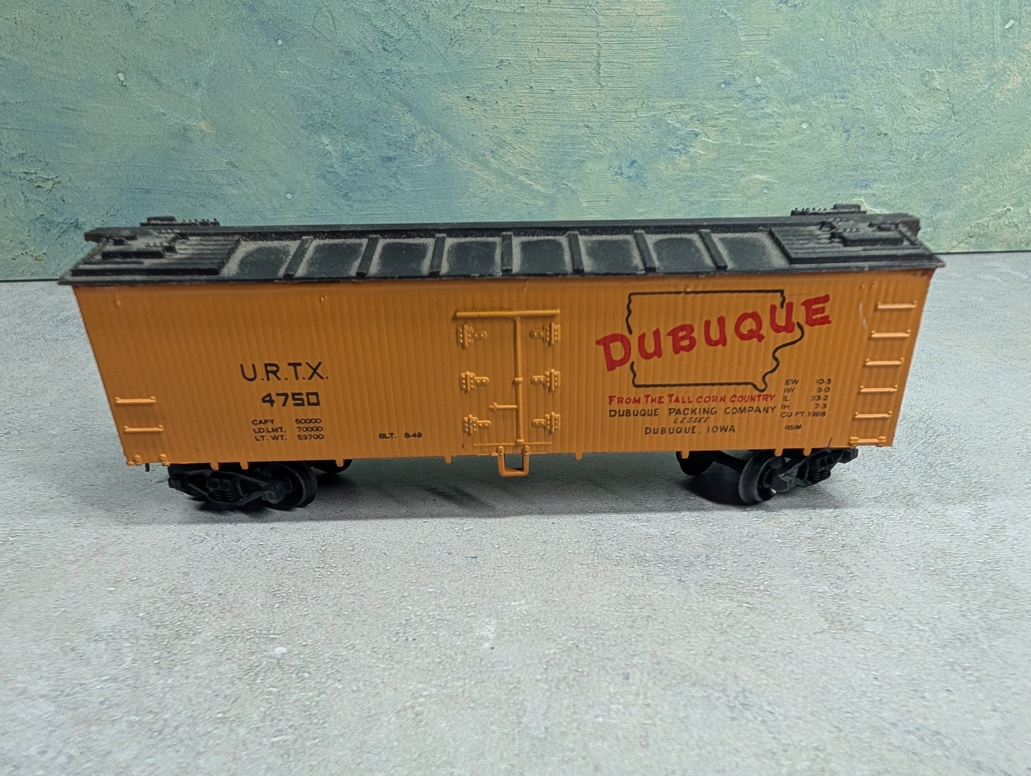 USED HO Scale 40' Wooden Box Car Dubuque URTX #4750