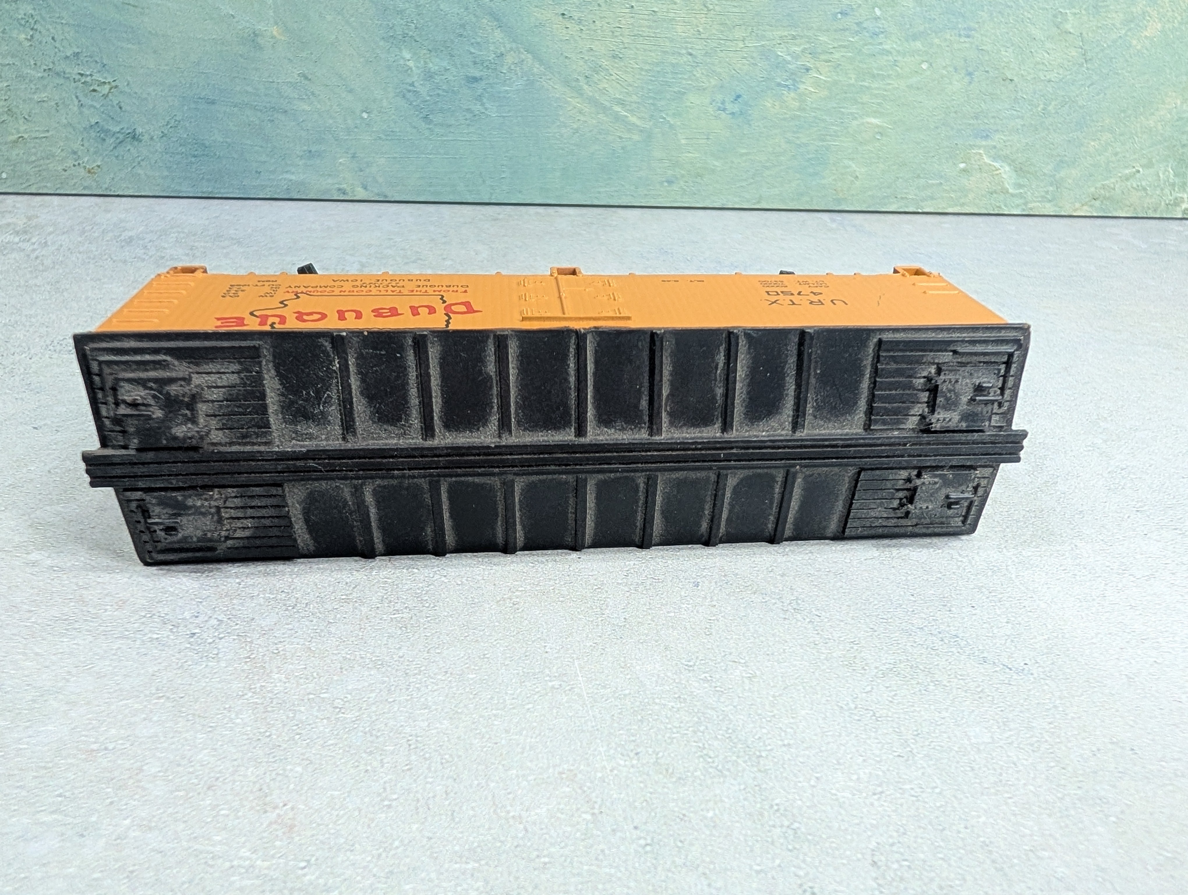 USED HO Scale 40' Wooden Box Car Dubuque URTX #4750