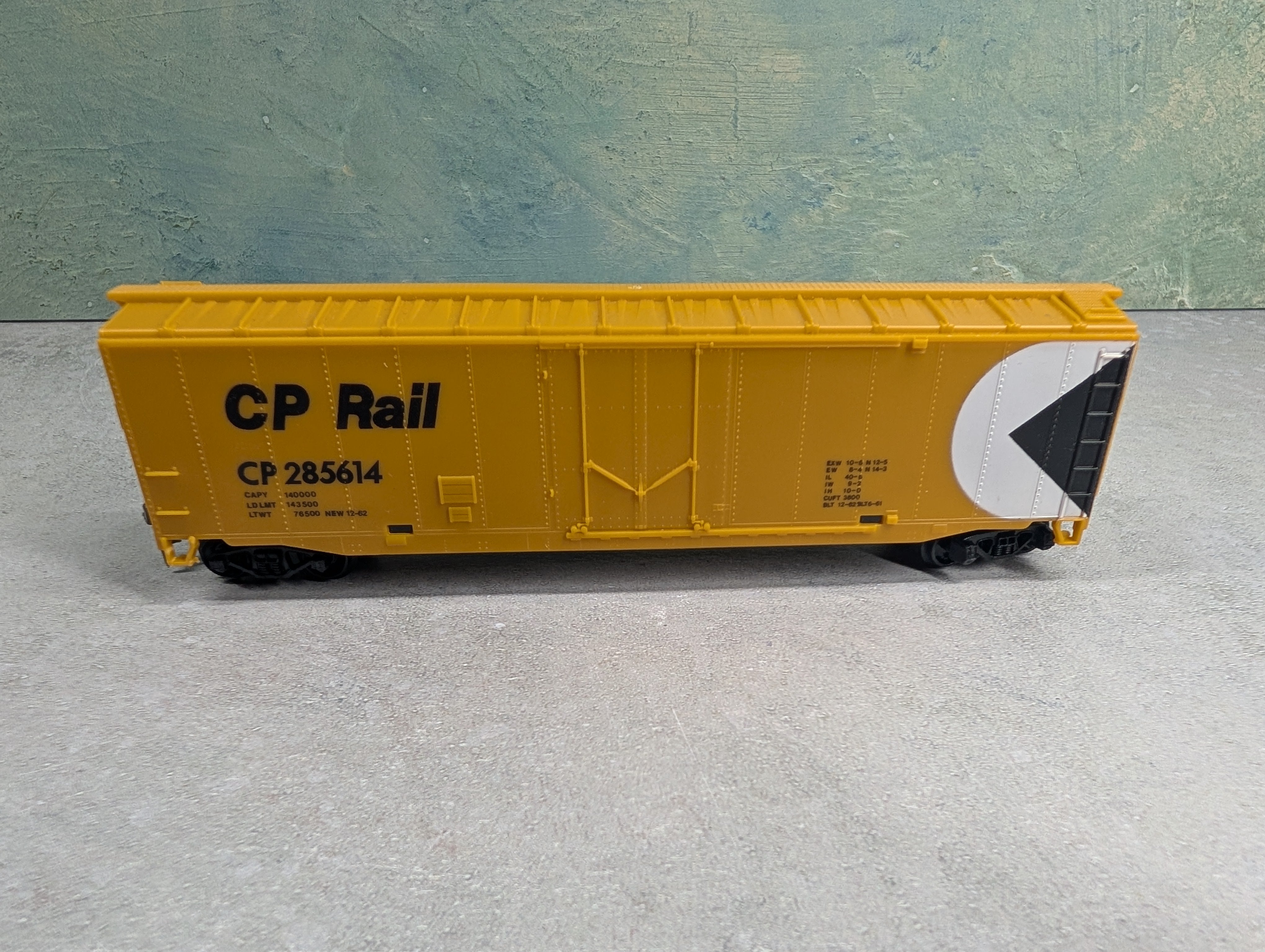 USED HO Scale 50' Box Car CP Rail #285614
