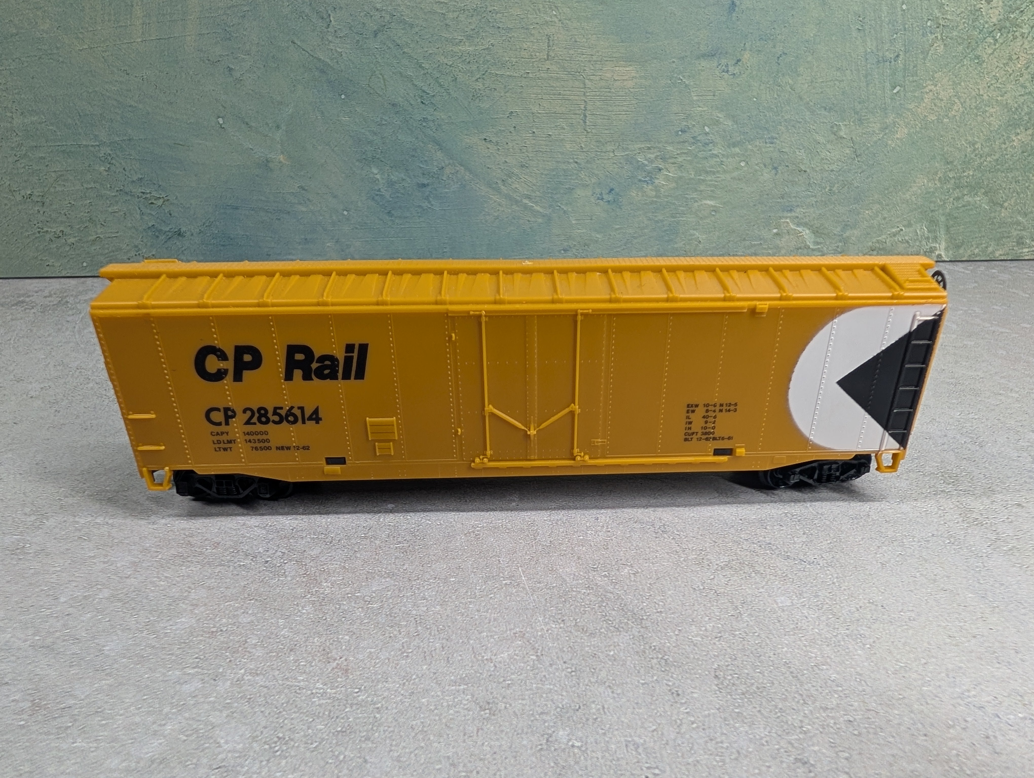 USED HO Scale 50' Box Car CP Rail #285614