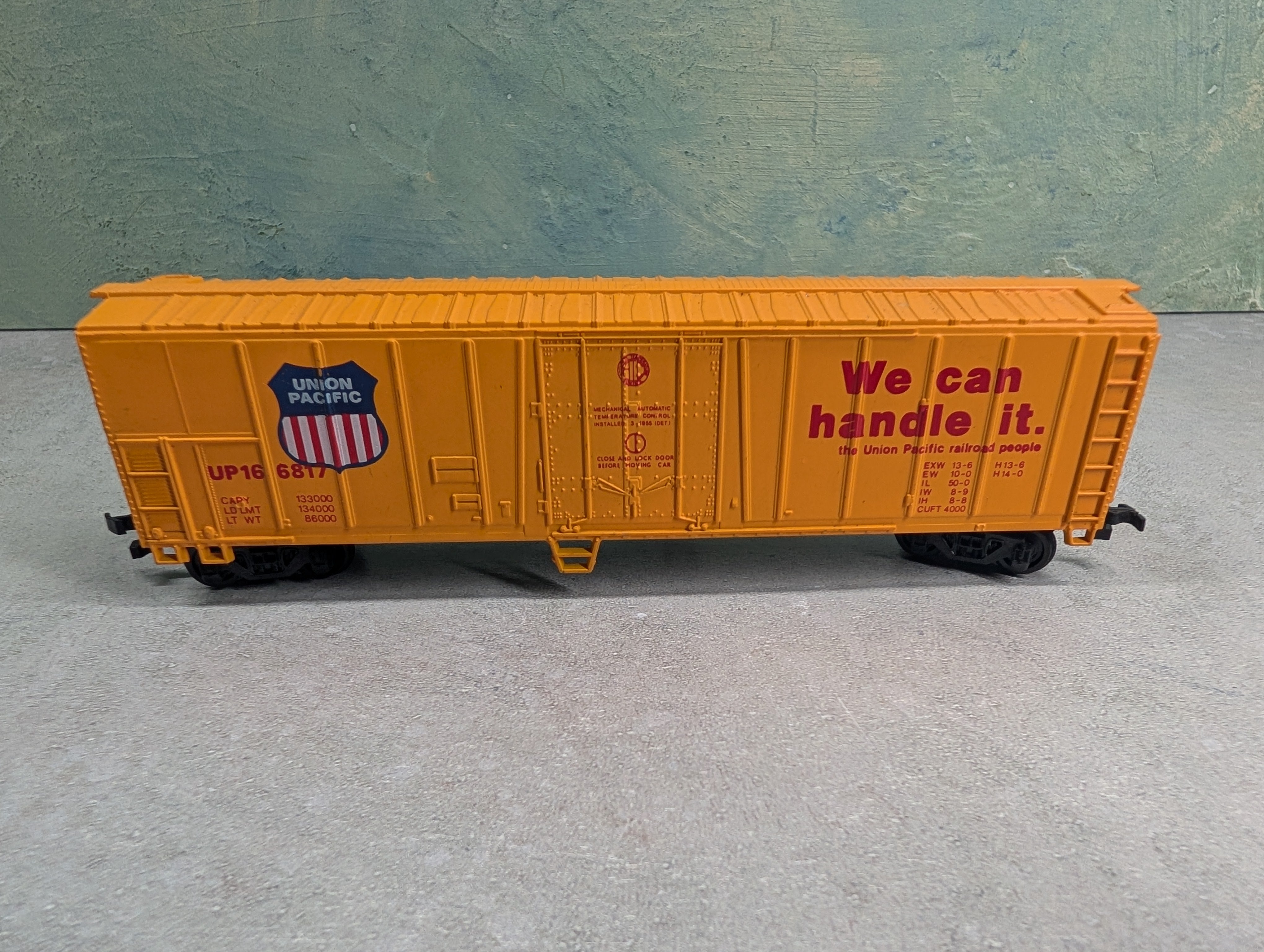 USED Bachmann HO Scale 50' Box Car Union Pacific UP #166817