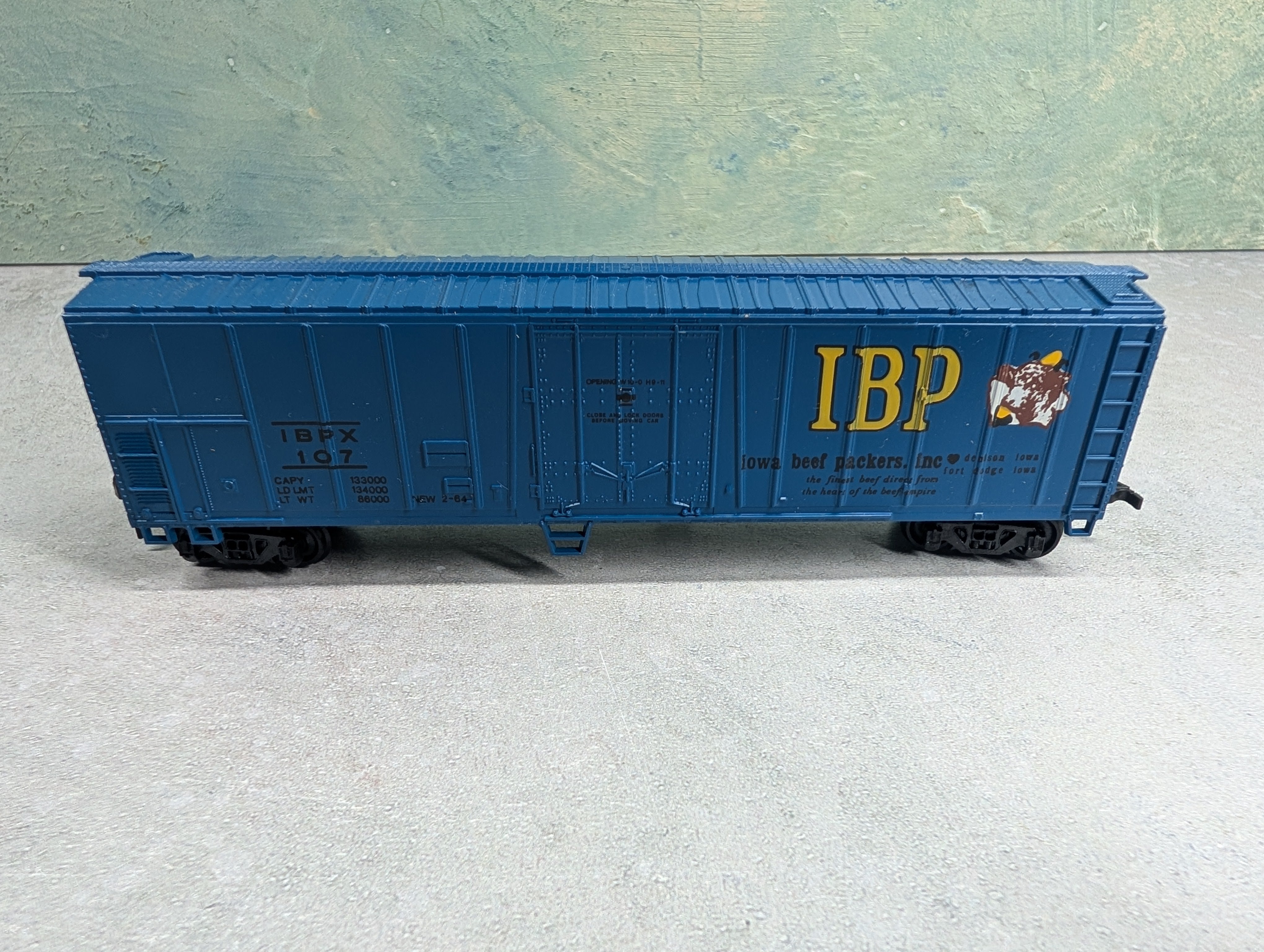 USED Bachmann HO Scale 50' Box Car Iowa Beef Packers IBPX #107