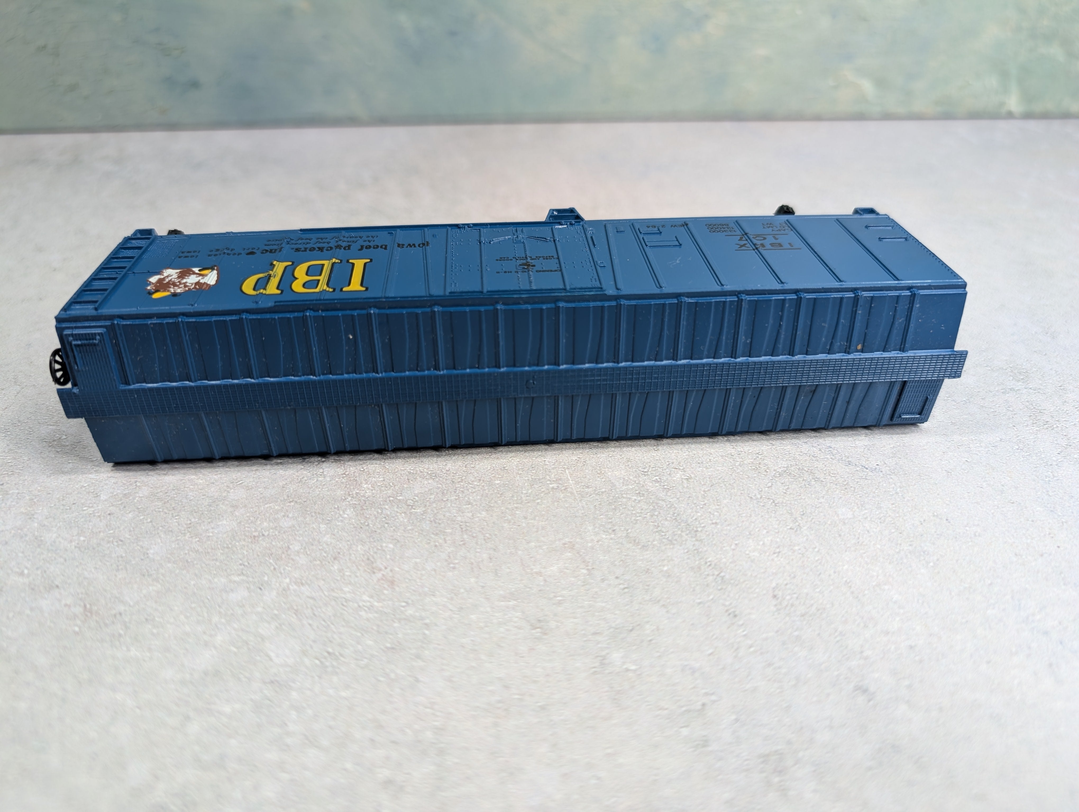 USED Bachmann HO Scale 50' Box Car Iowa Beef Packers IBPX #107