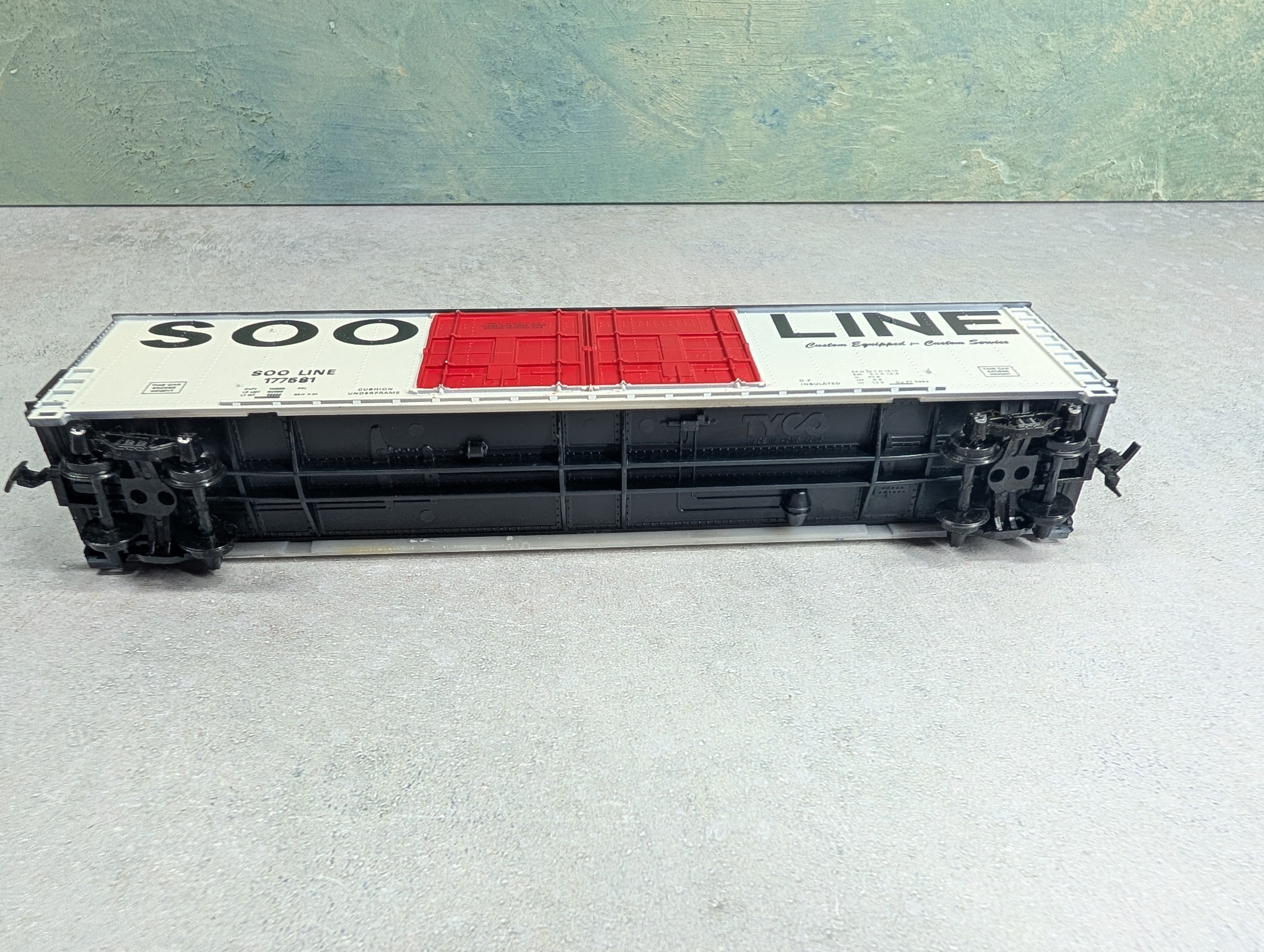 USED Tyco HO Scale 61' All Door Box Car SOO Line #177581