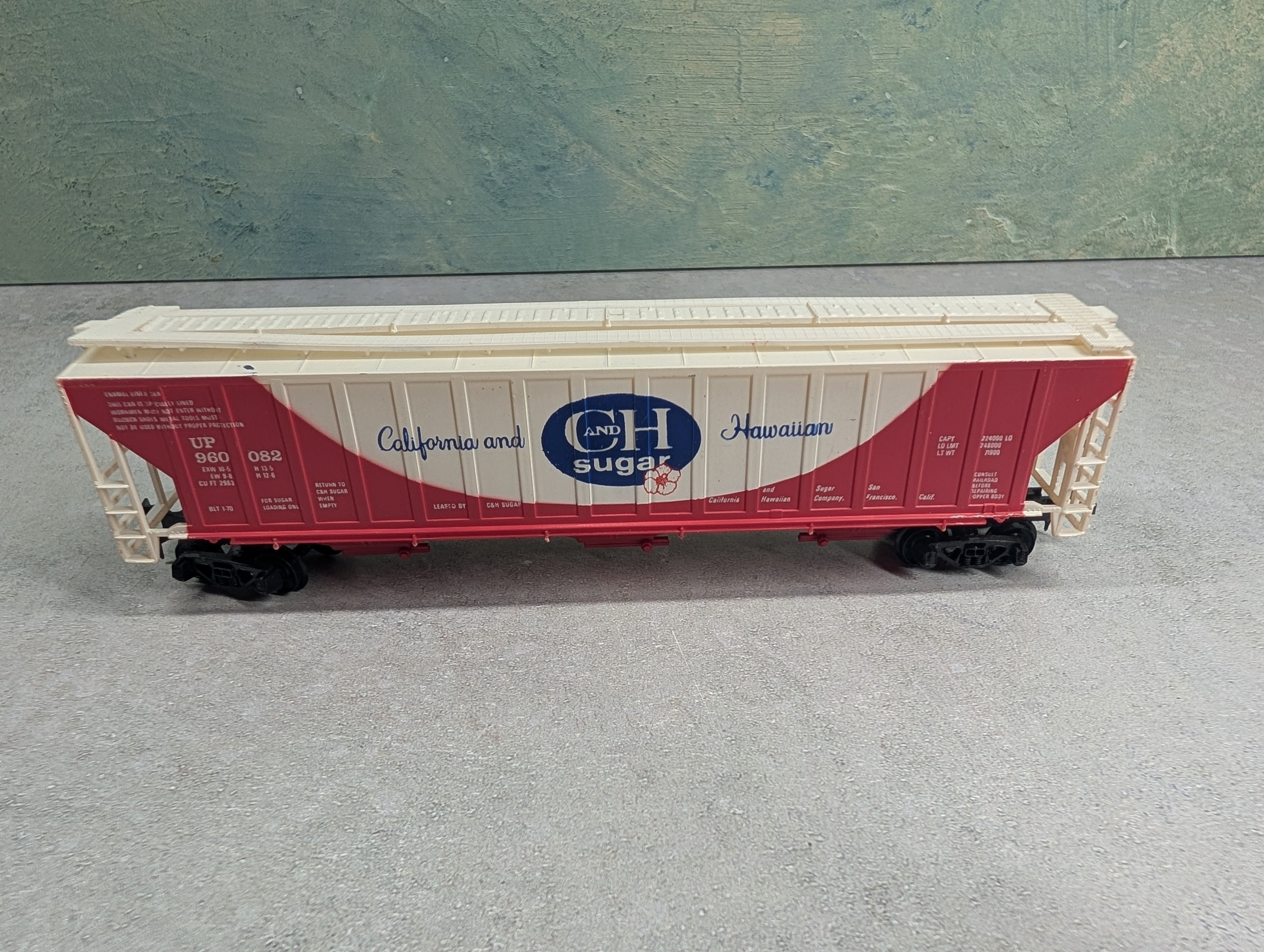 USED Tyco HO Scale Covered Hopper C & H Sugar UP #960082