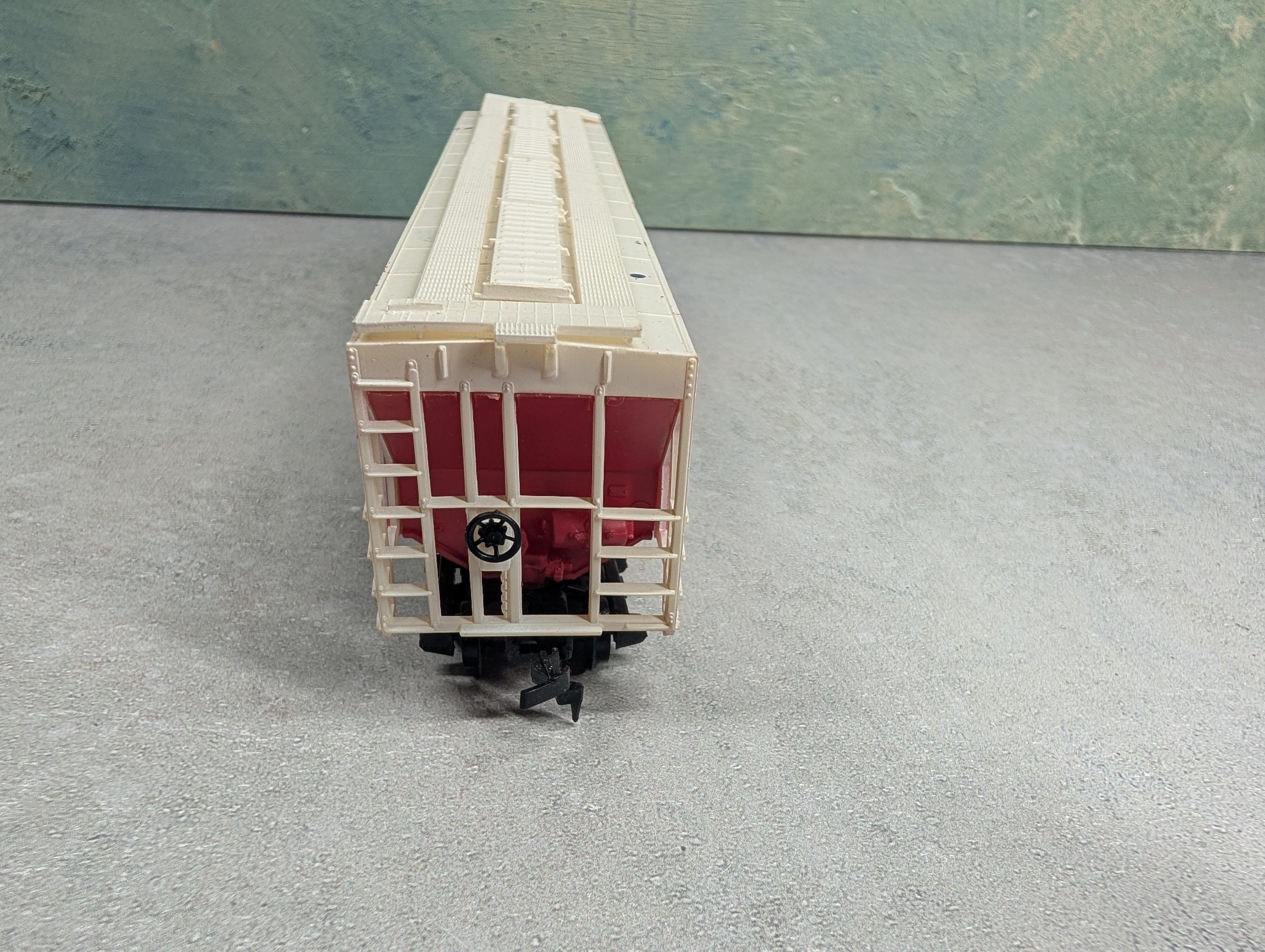 USED Tyco HO Scale Covered Hopper C & H Sugar UP #960082