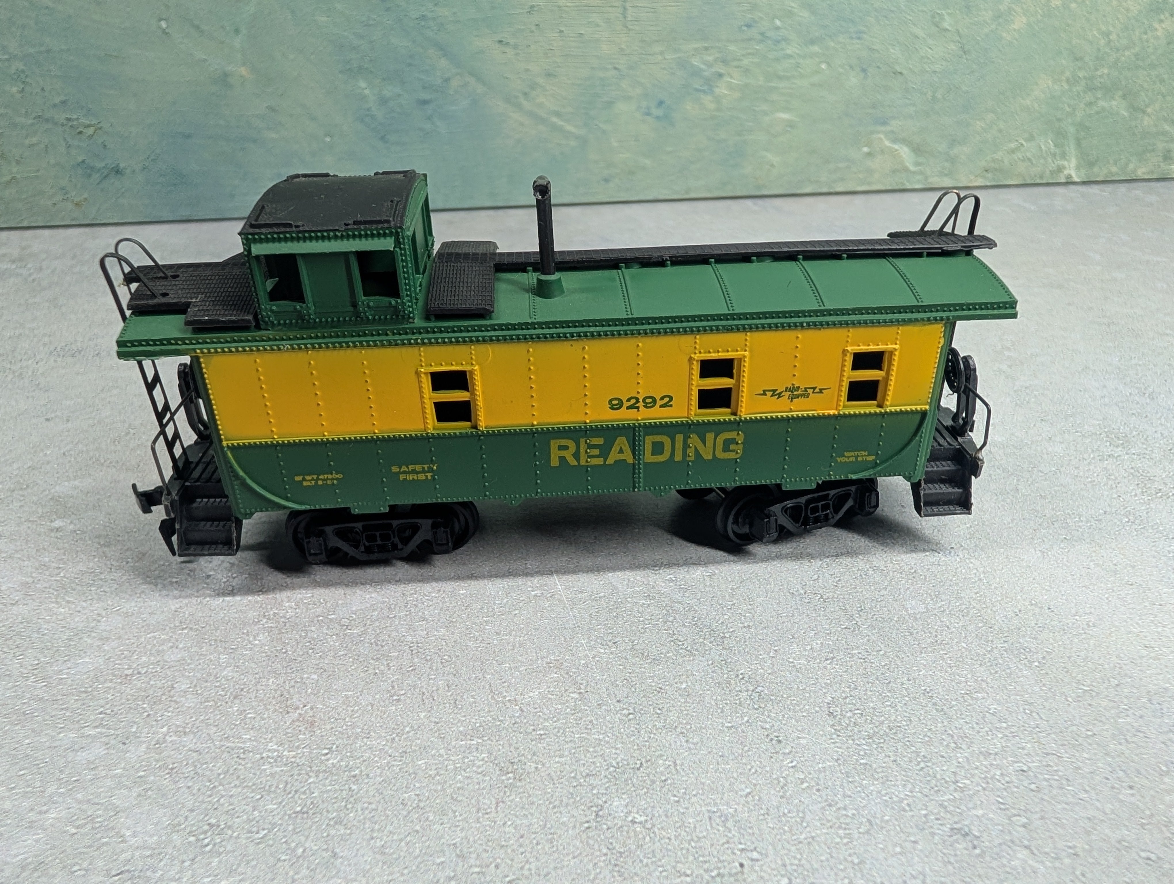 USED Bachmann HO Scale Caboose Reading #9292