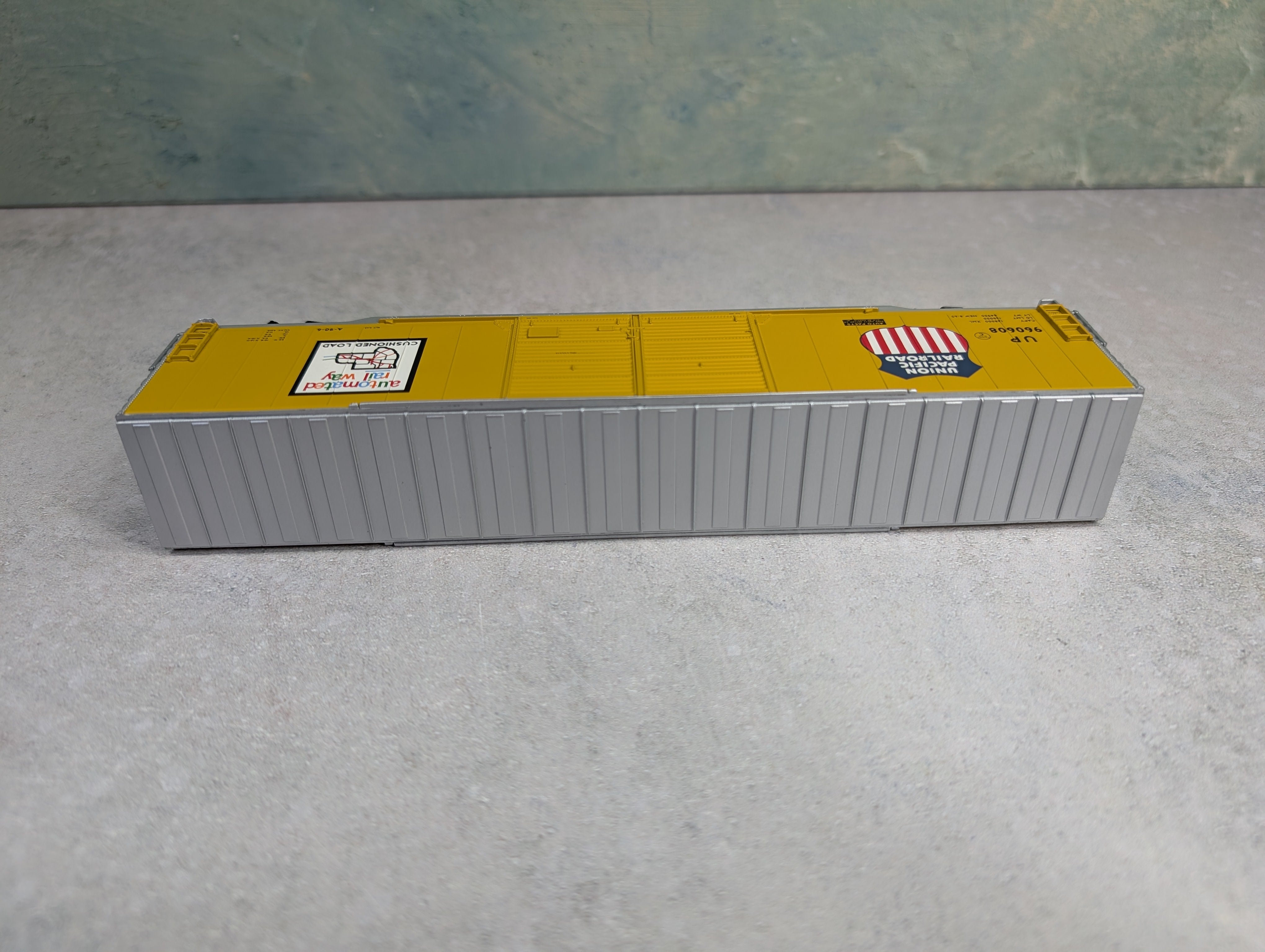 USED Walthers HO Scale 60' Box Car Union Pacific UP #960608