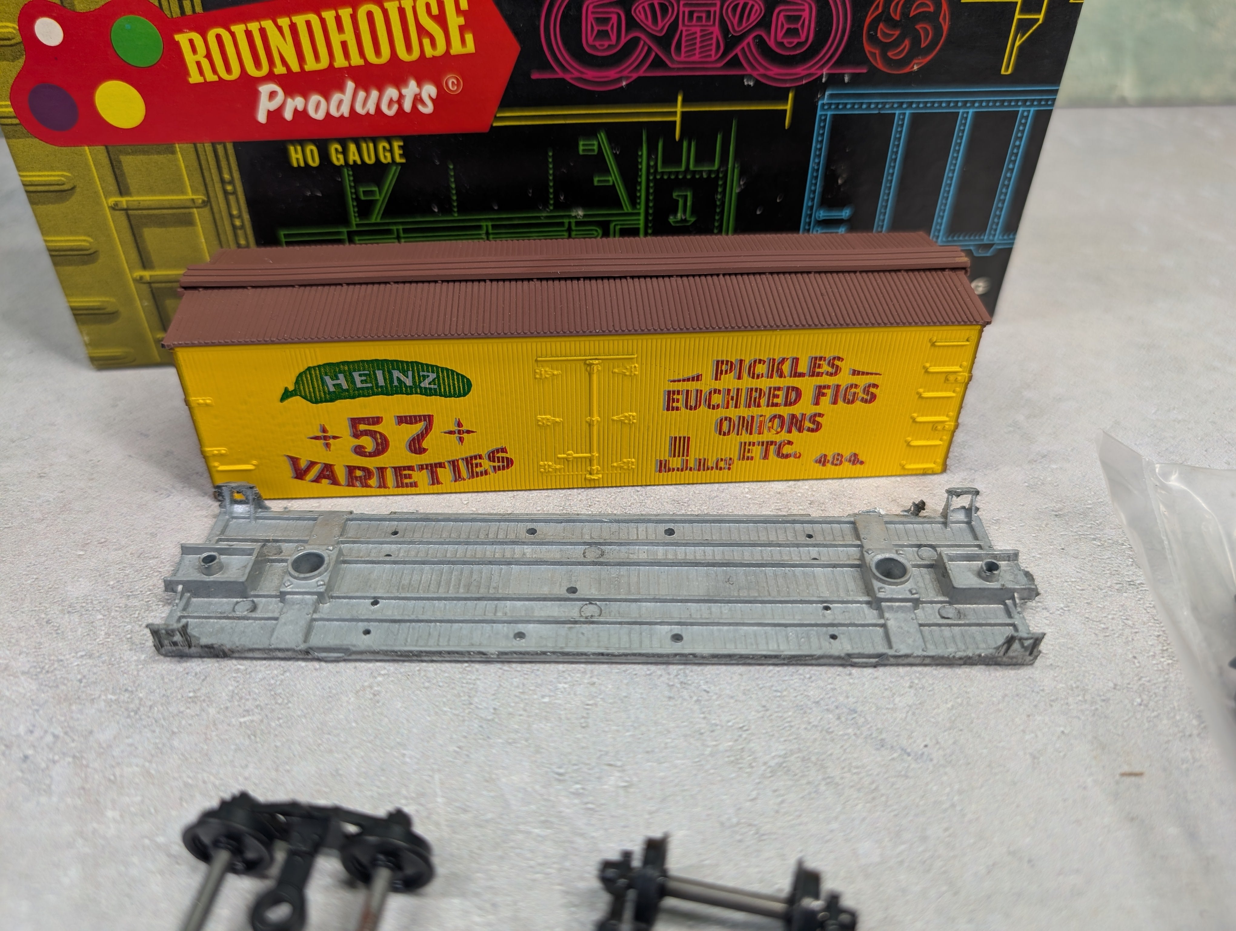 USED Roundhouse HO Scale 36' Billboard Reefer Heinz #484 57 Varieties KIT