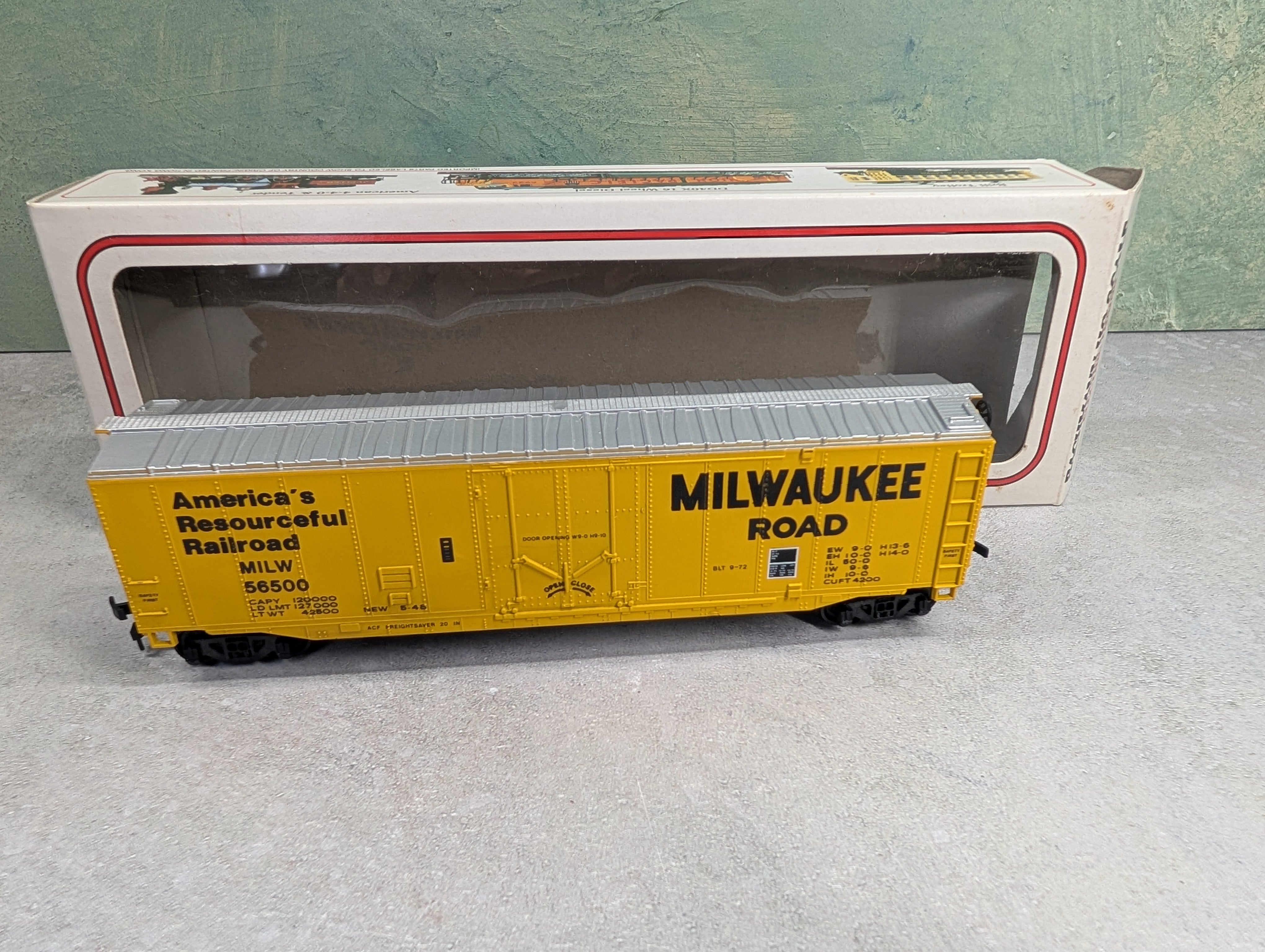 USED Bachmann HO Scale 50' Box Car Milwaukee Road MILW #56500