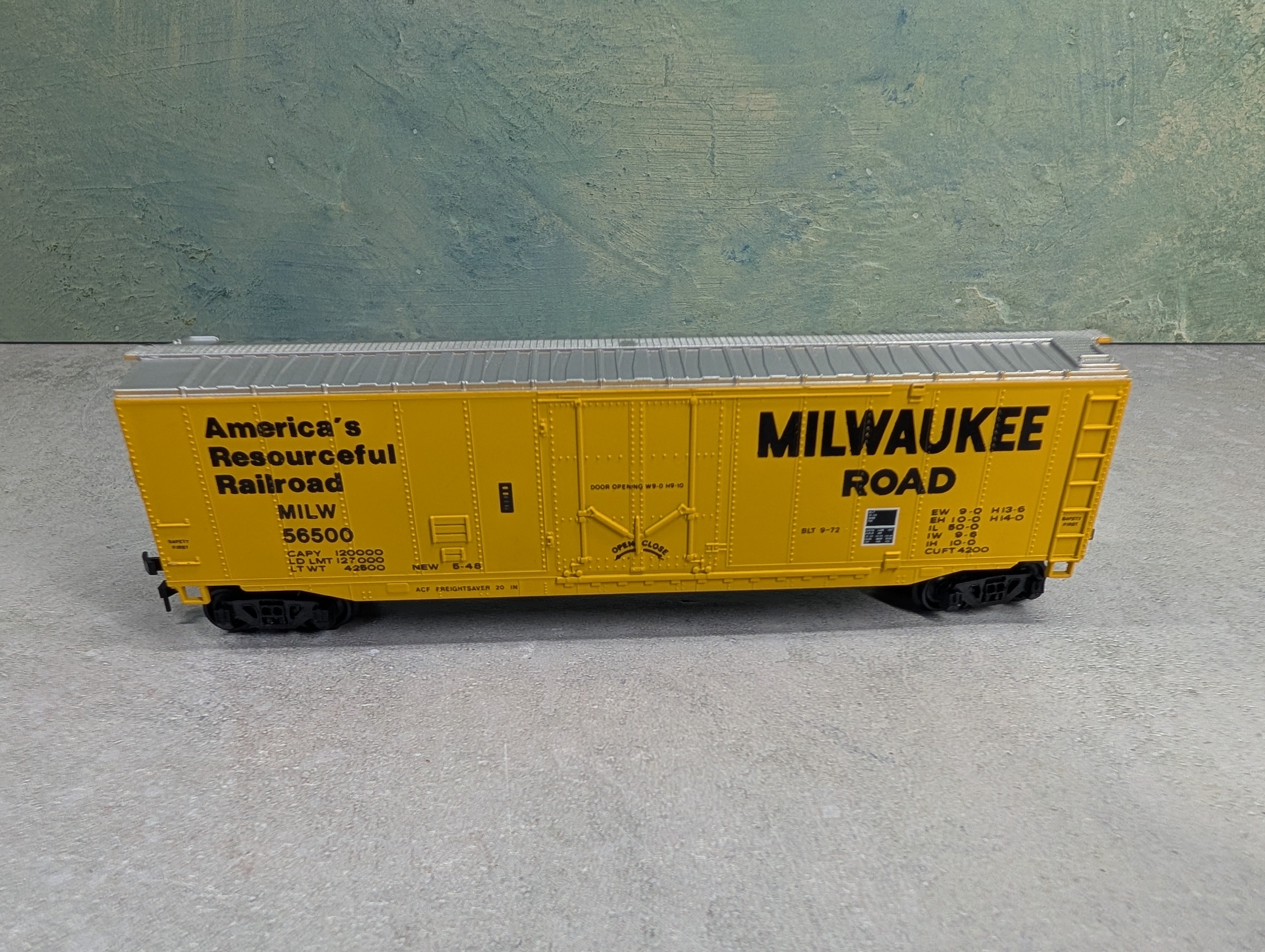 USED Bachmann HO Scale 50' Box Car Milwaukee Road MILW #56500