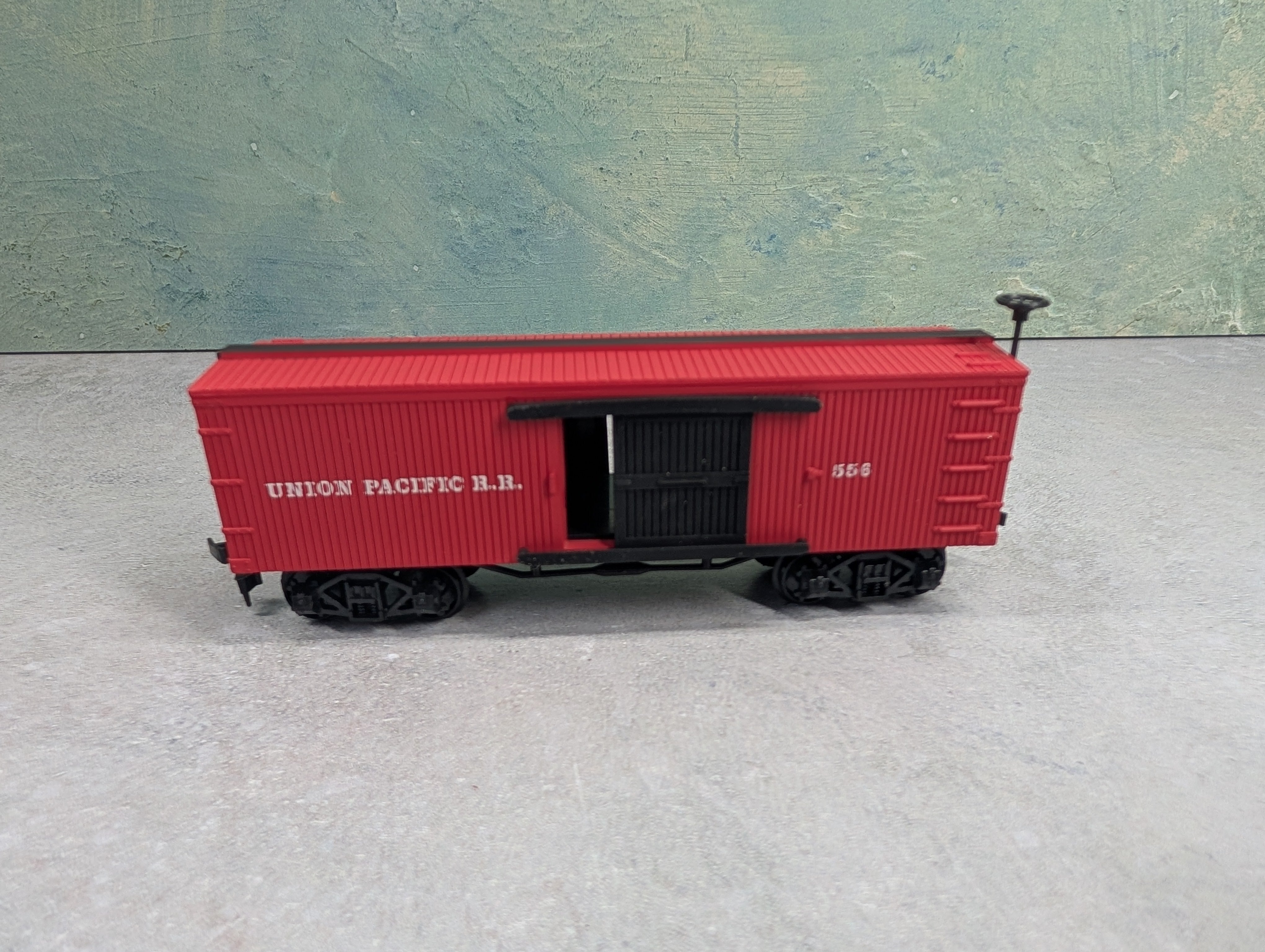 USED Bachmann 1410 HO Scale Old Time Box Car Union Pacific #556
