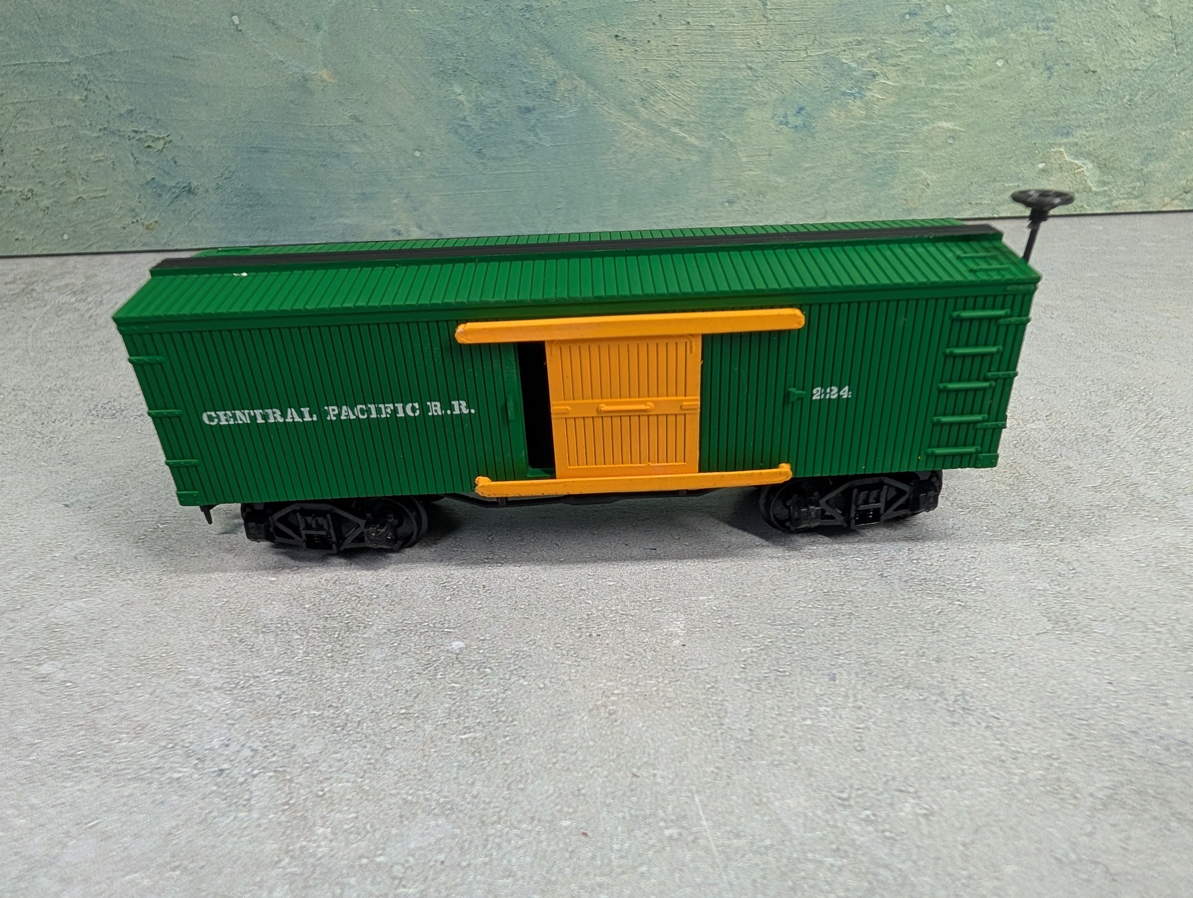 USED Bachmann 1415 HO Scale Old Time Box Car Central Pacific #224