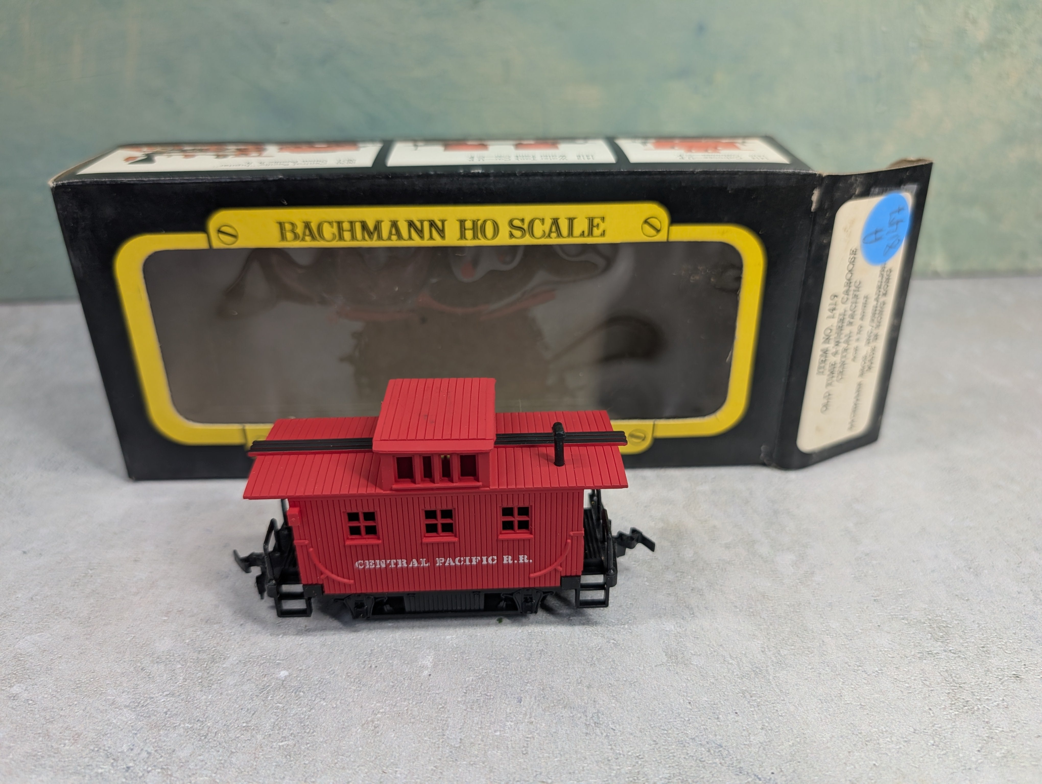 USED Bachmann 1419 HO Scale Old Time 4-Wheel Caboose Central Pacific Bobber