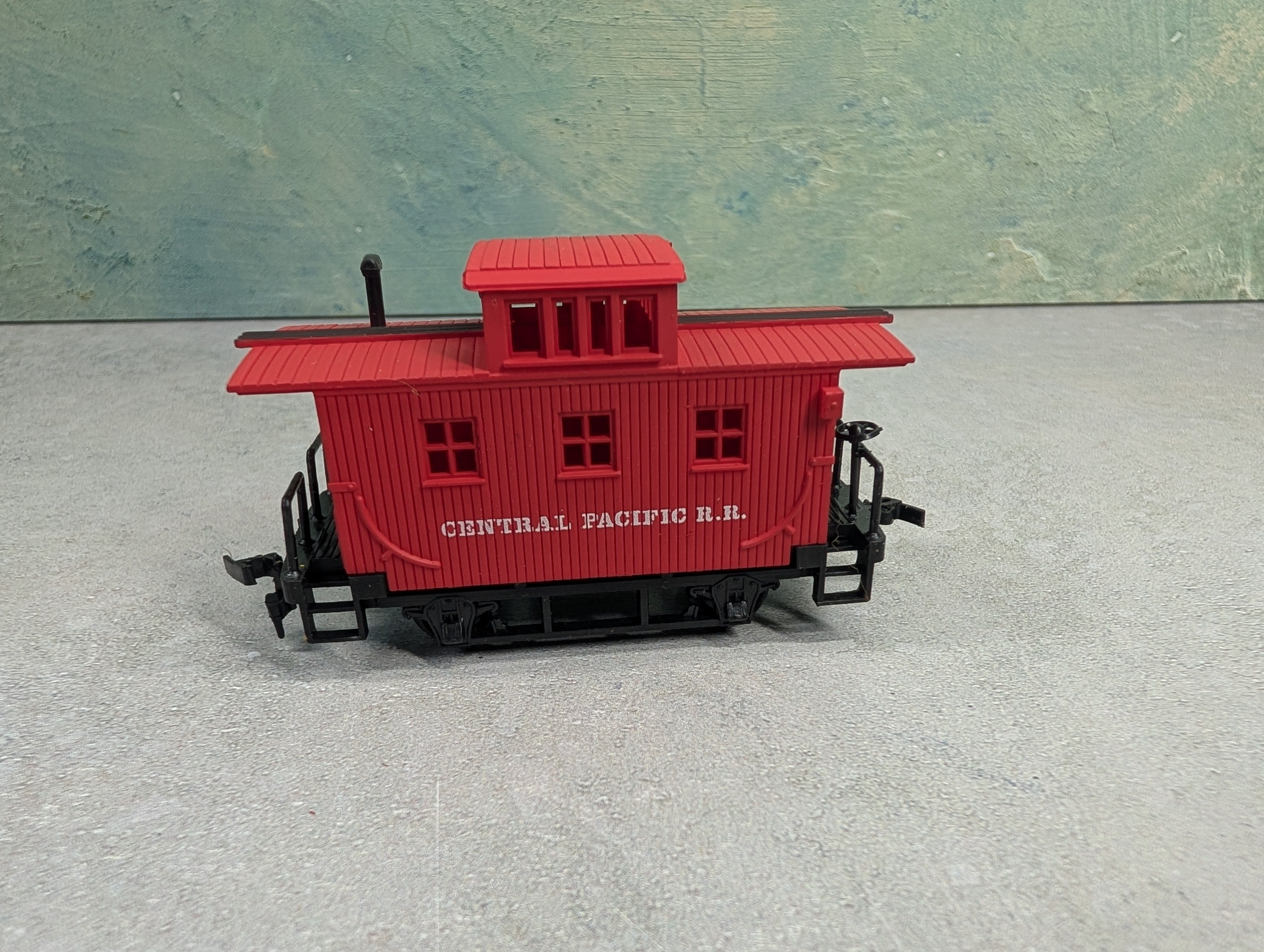 USED Bachmann 1419 HO Scale Old Time 4-Wheel Caboose Central Pacific Bobber