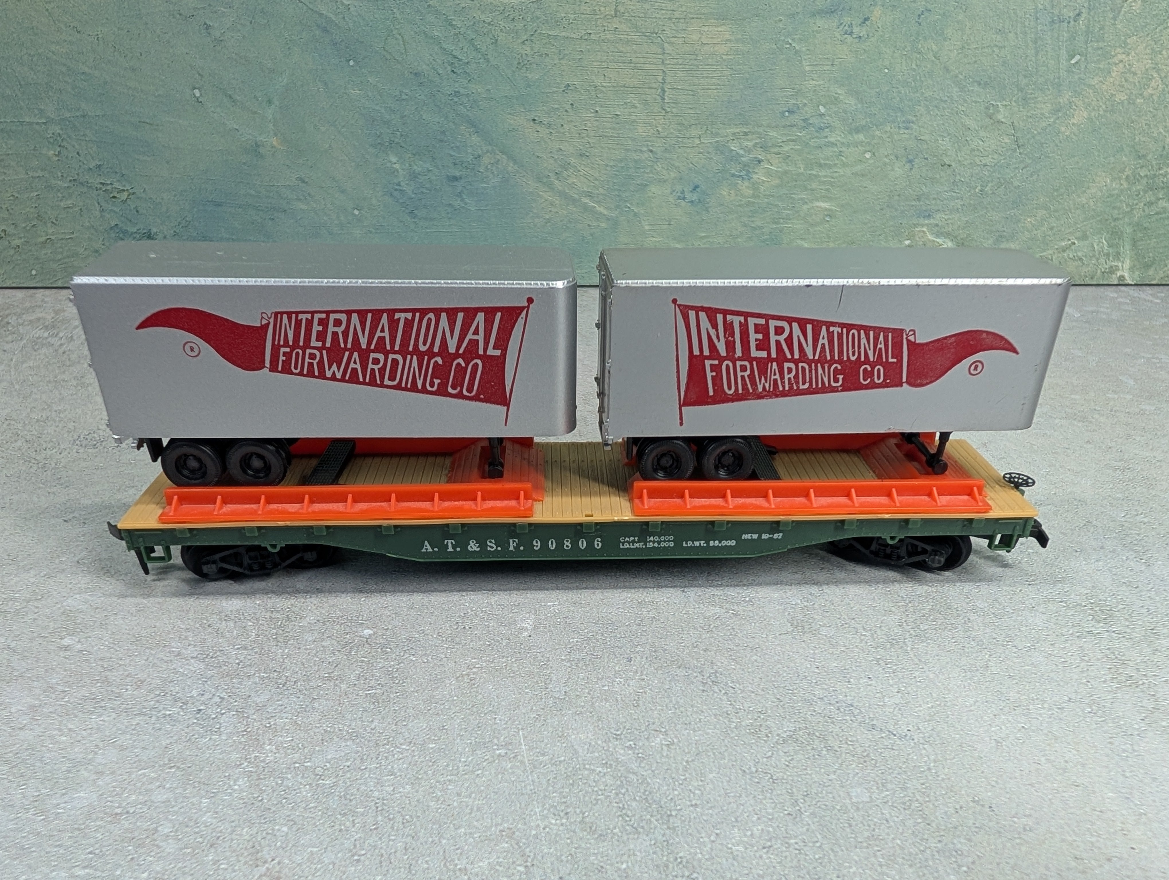 USED Tyco HO Scale 50' Flat Car Santa Fe ATSF #90806 w/ Int Forwarding Trailers