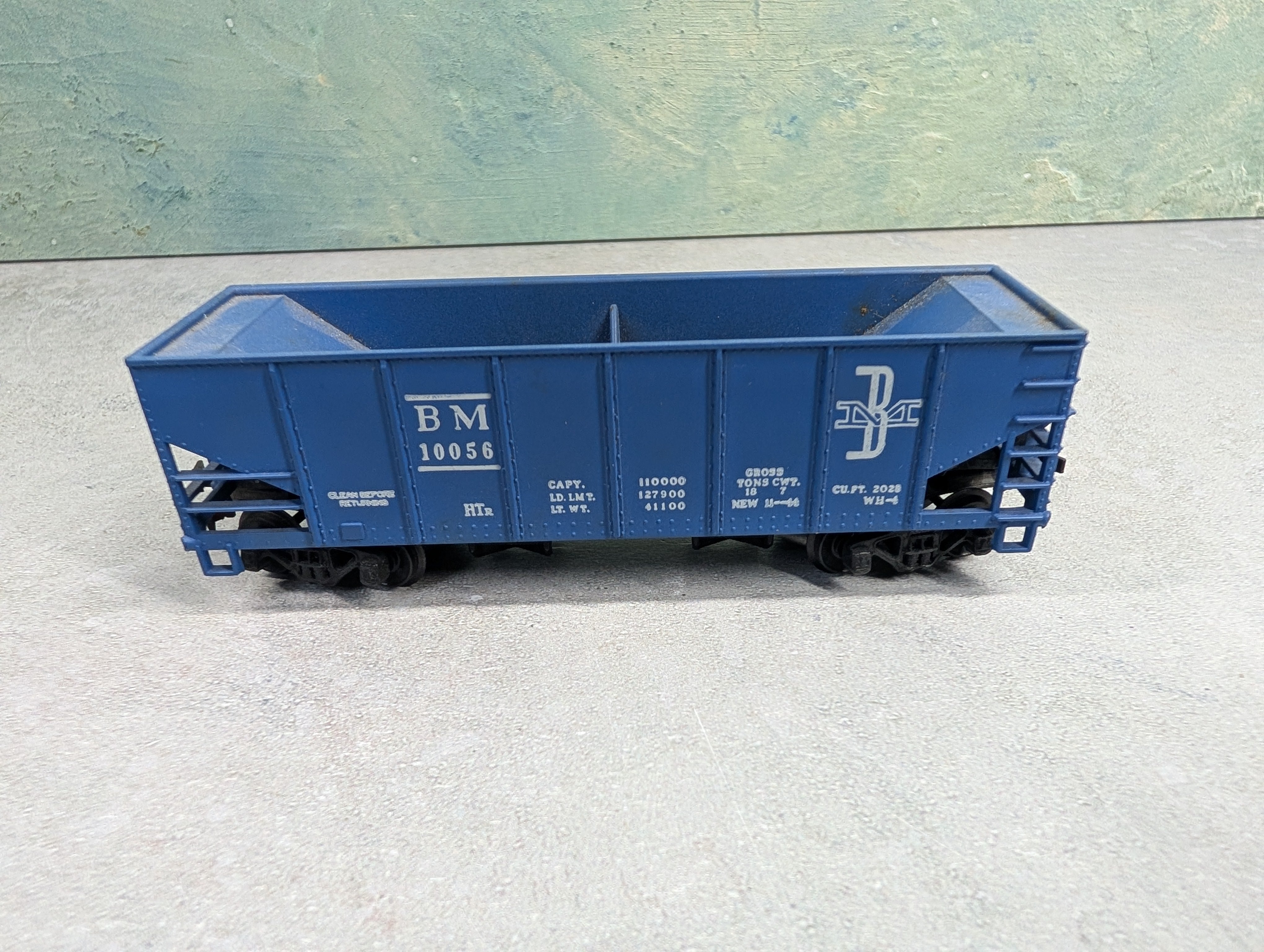 USED Tyco HO Scale 2 Bay Operating Hopper Boston and Maine BM #10056