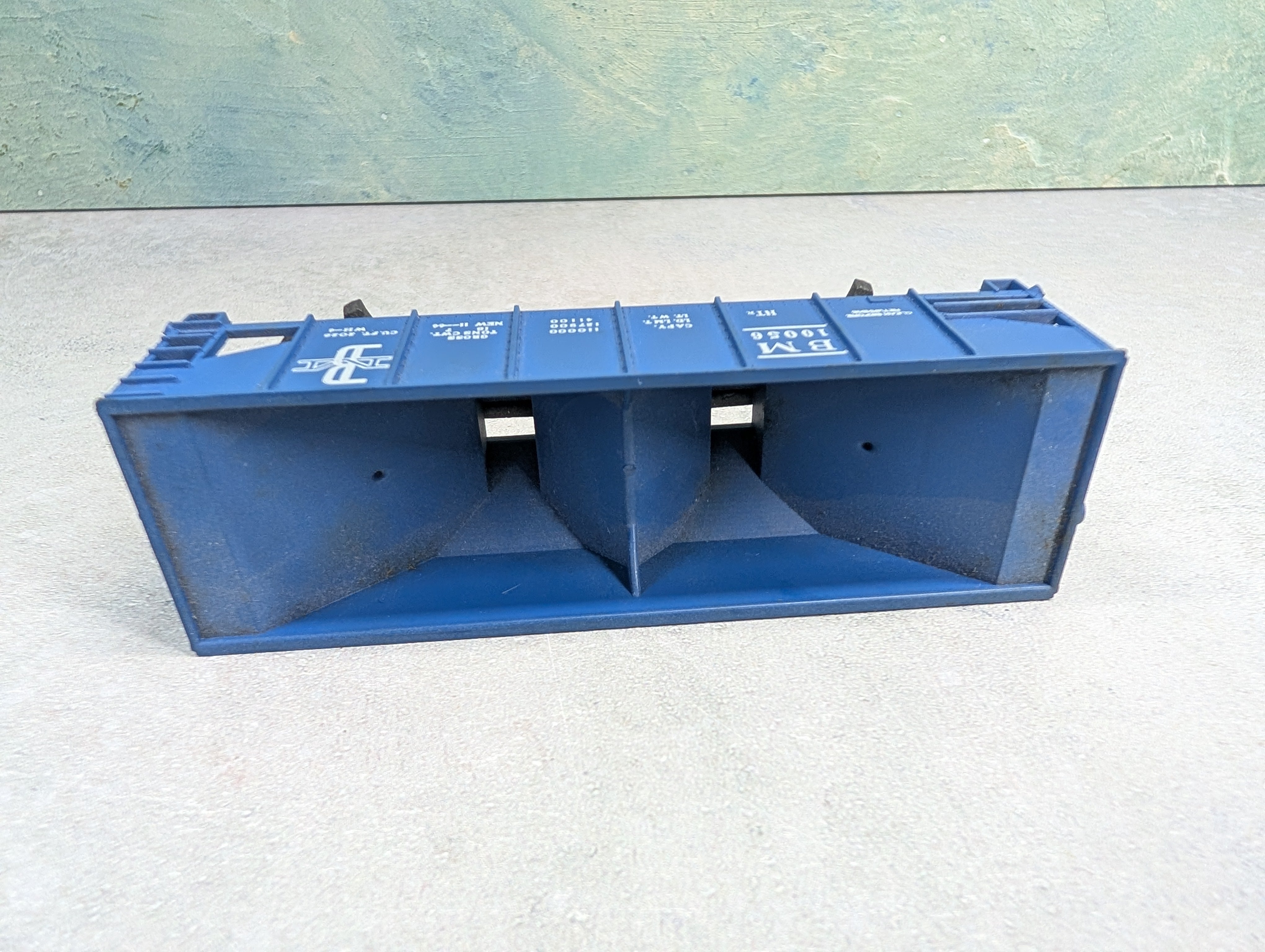 USED Tyco HO Scale 2 Bay Operating Hopper Boston and Maine BM #10056