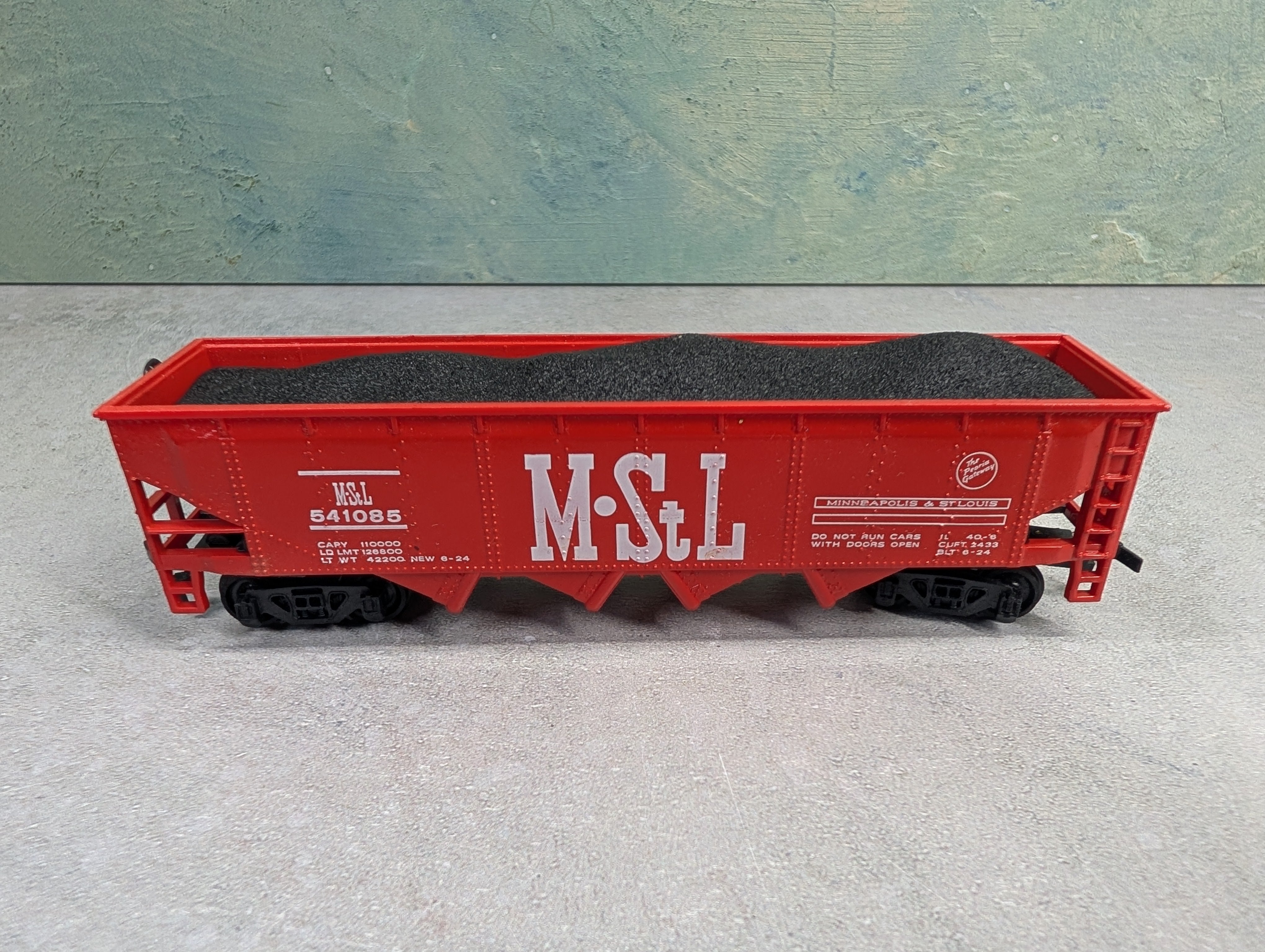USED Bachmann HO Scale Quad Hopper Minneapolis & St Louis MStL #541085 w/ Coal Load