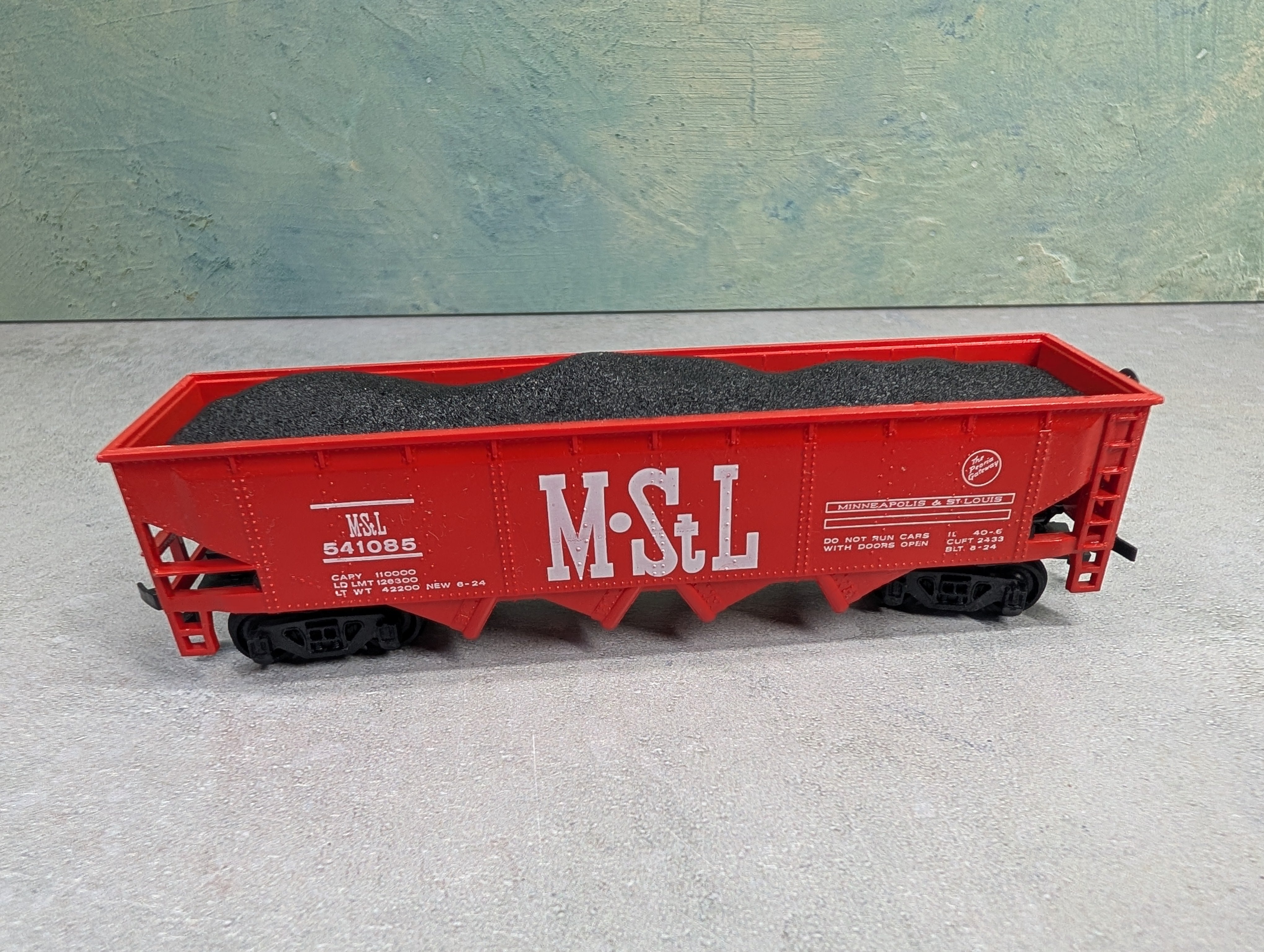 USED Bachmann HO Scale Quad Hopper Minneapolis & St Louis MStL #541085 w/ Coal Load