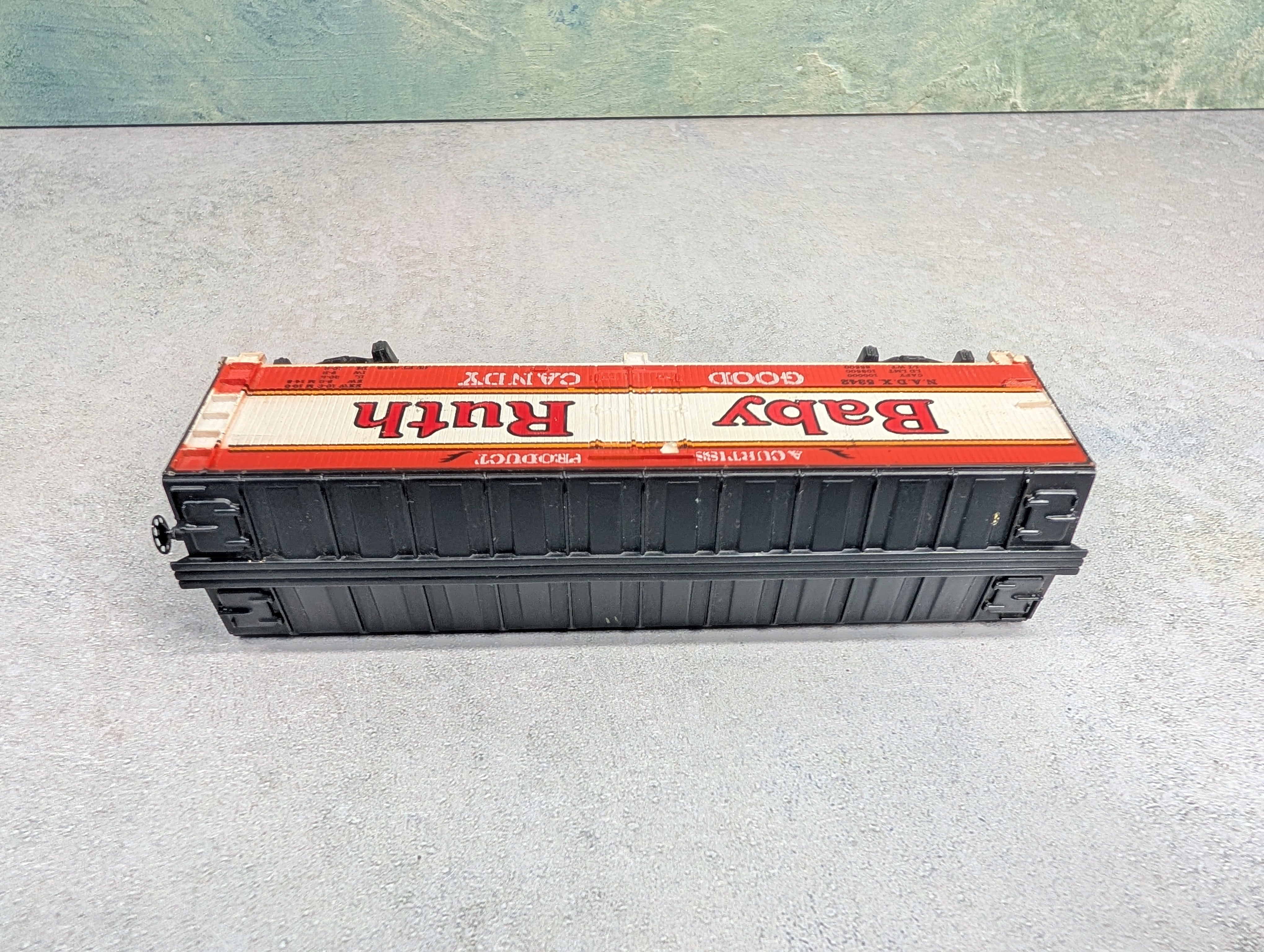 USED Tyco HO Scale 41' Wooden Box Car Baby Ruth NADX #5342