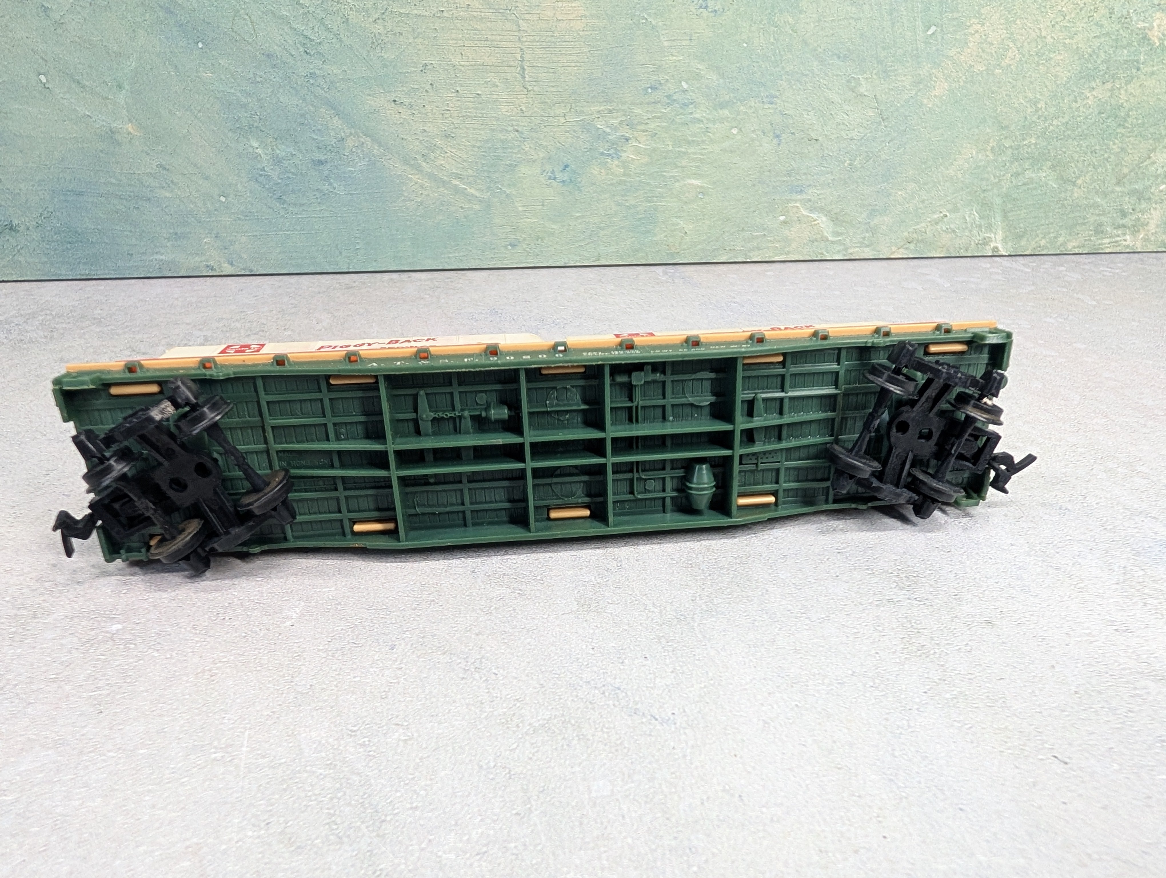 USED Mantua HO Scale 50' Flat Car Santa Fe ATSF #90806 w/ 2 Trailers