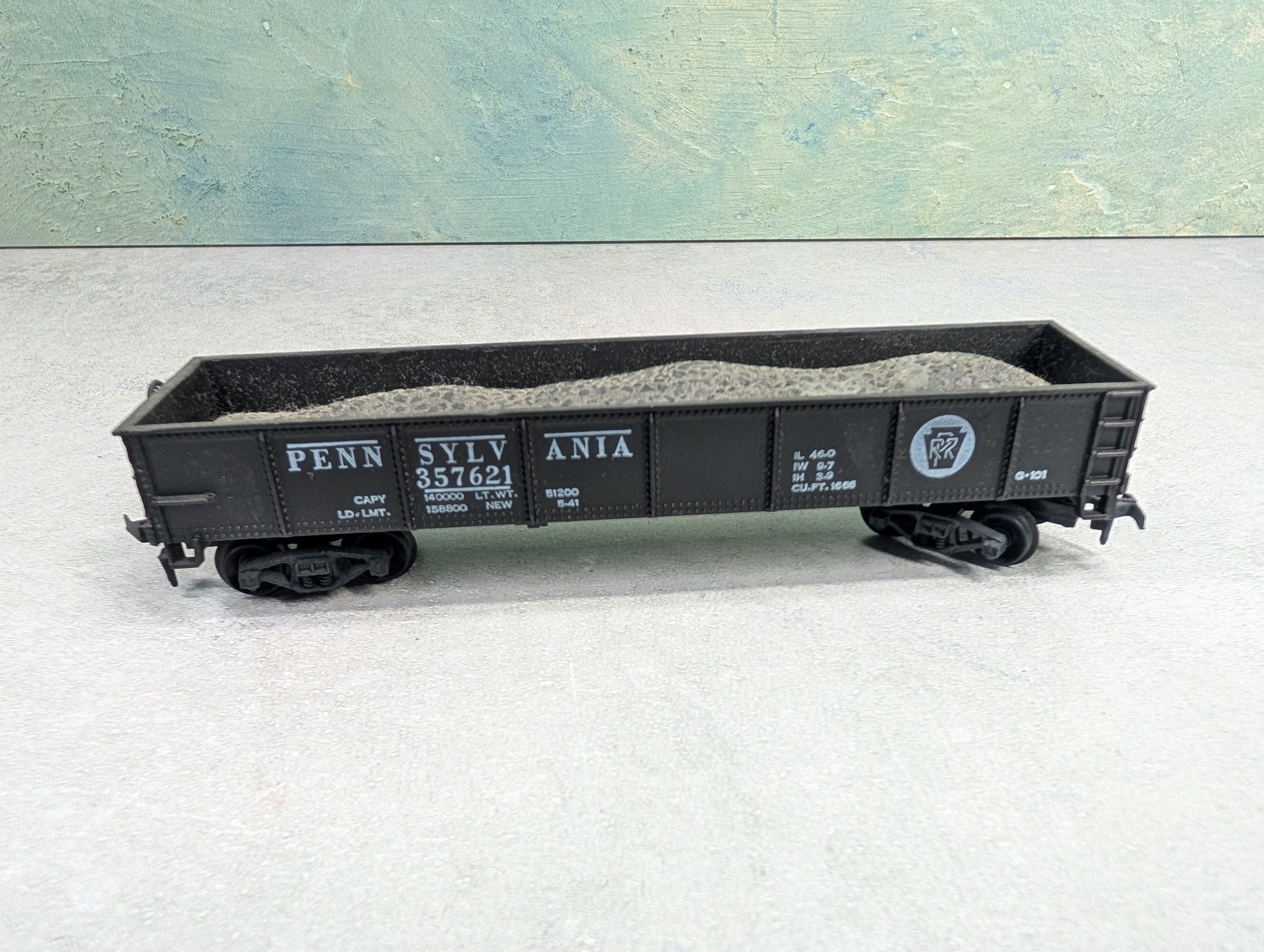 USED Model Power HO Scale 40' Gondola Pennsylvania #357621 Black w/ Load