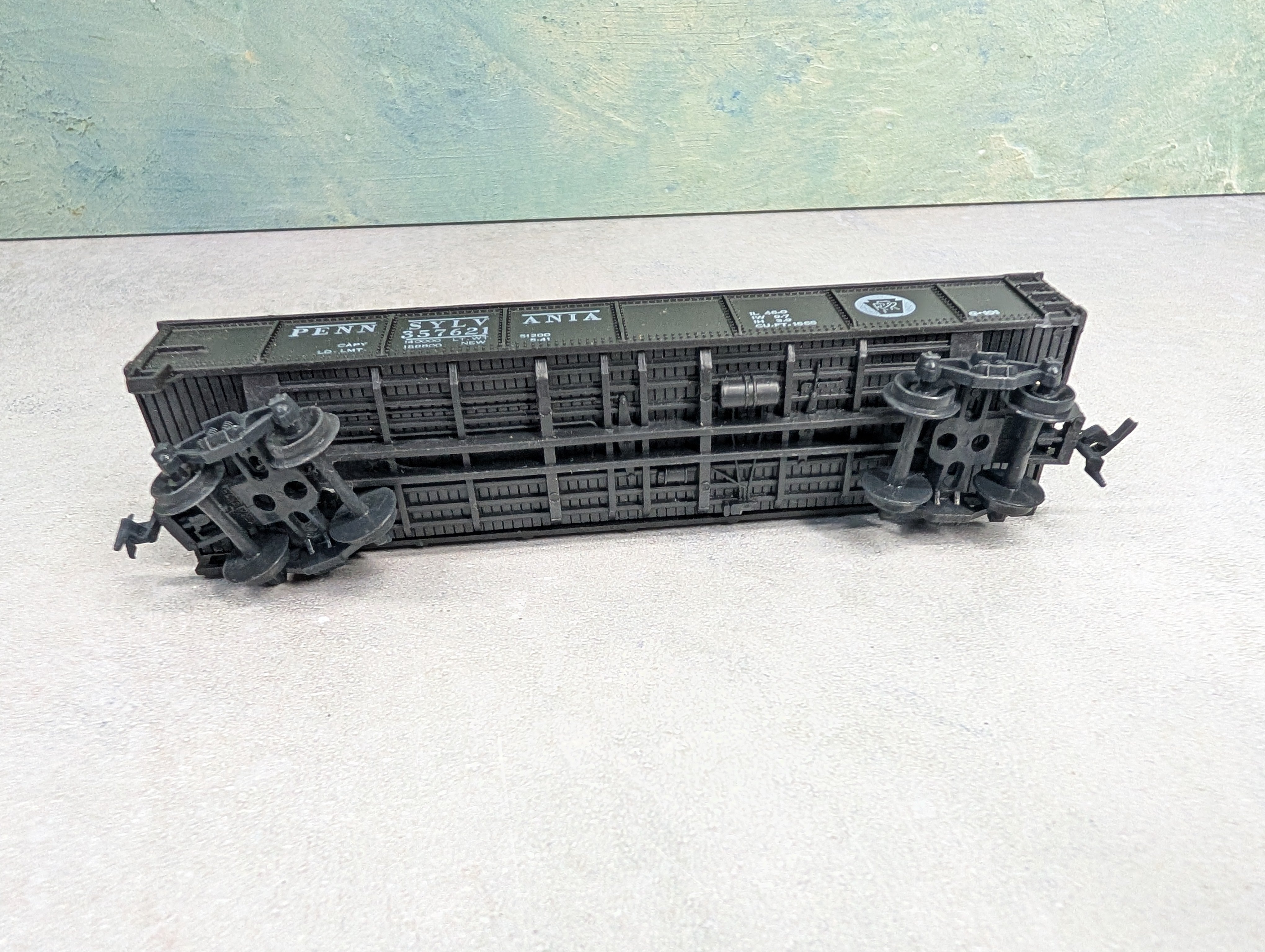 USED Model Power HO Scale 40' Gondola Pennsylvania #357621 Black w/ Load