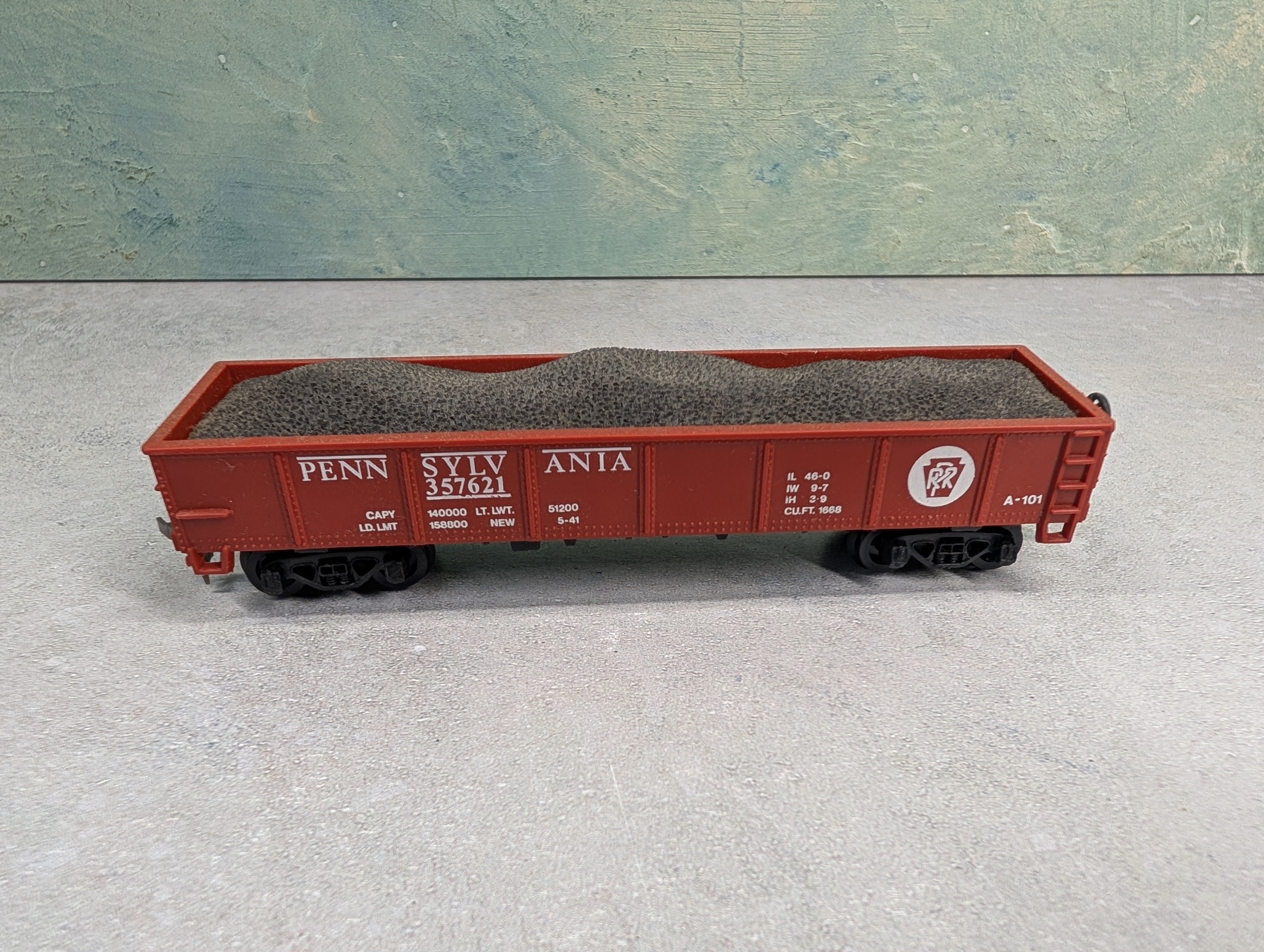 USED Model Power HO Scale 40' Gondola Pennsylvania #357621 Red w/ Load